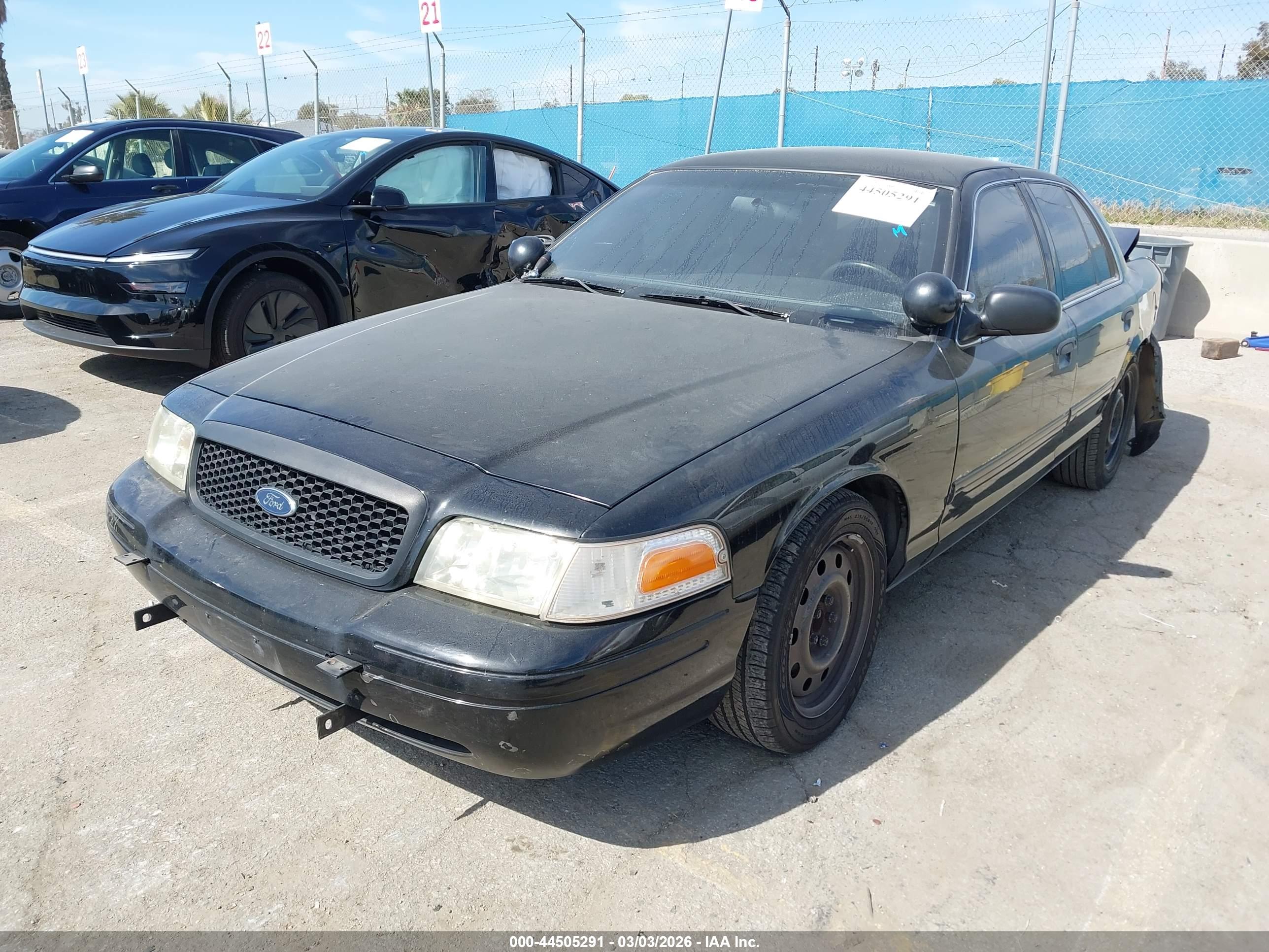 FORD CROWN image 2