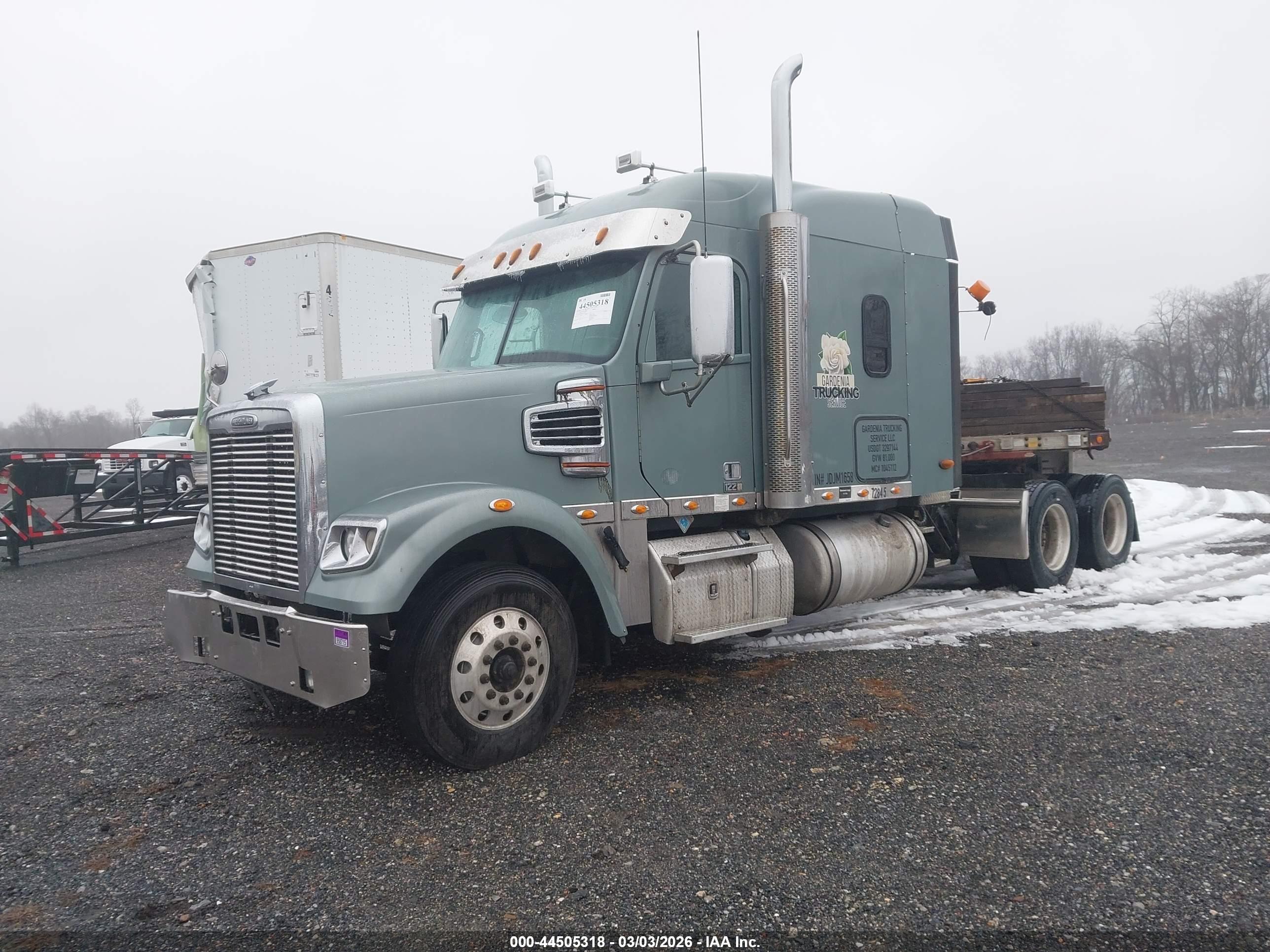 FREIGHTLINER SD122 image 2