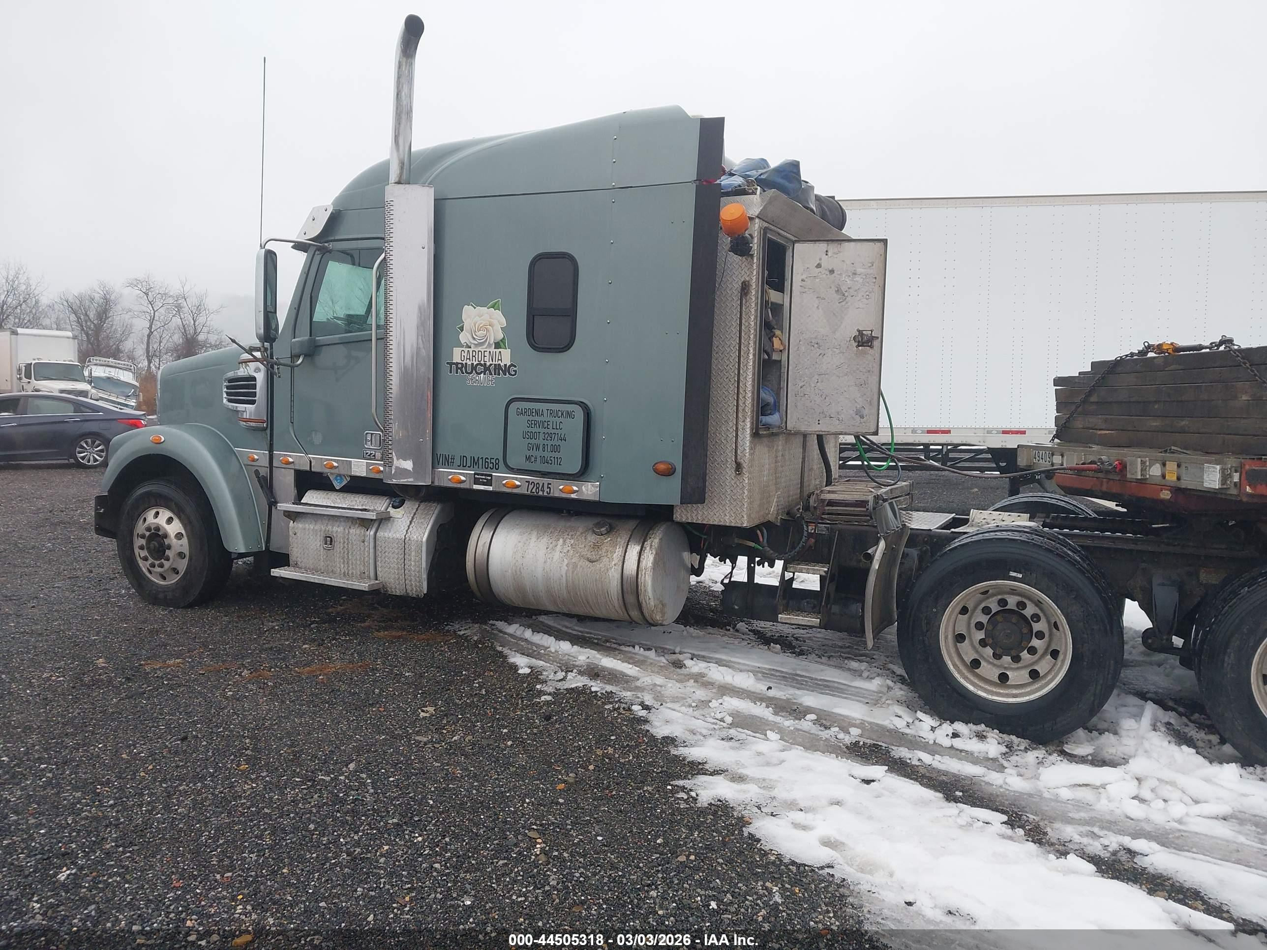 FREIGHTLINER SD122 image 3