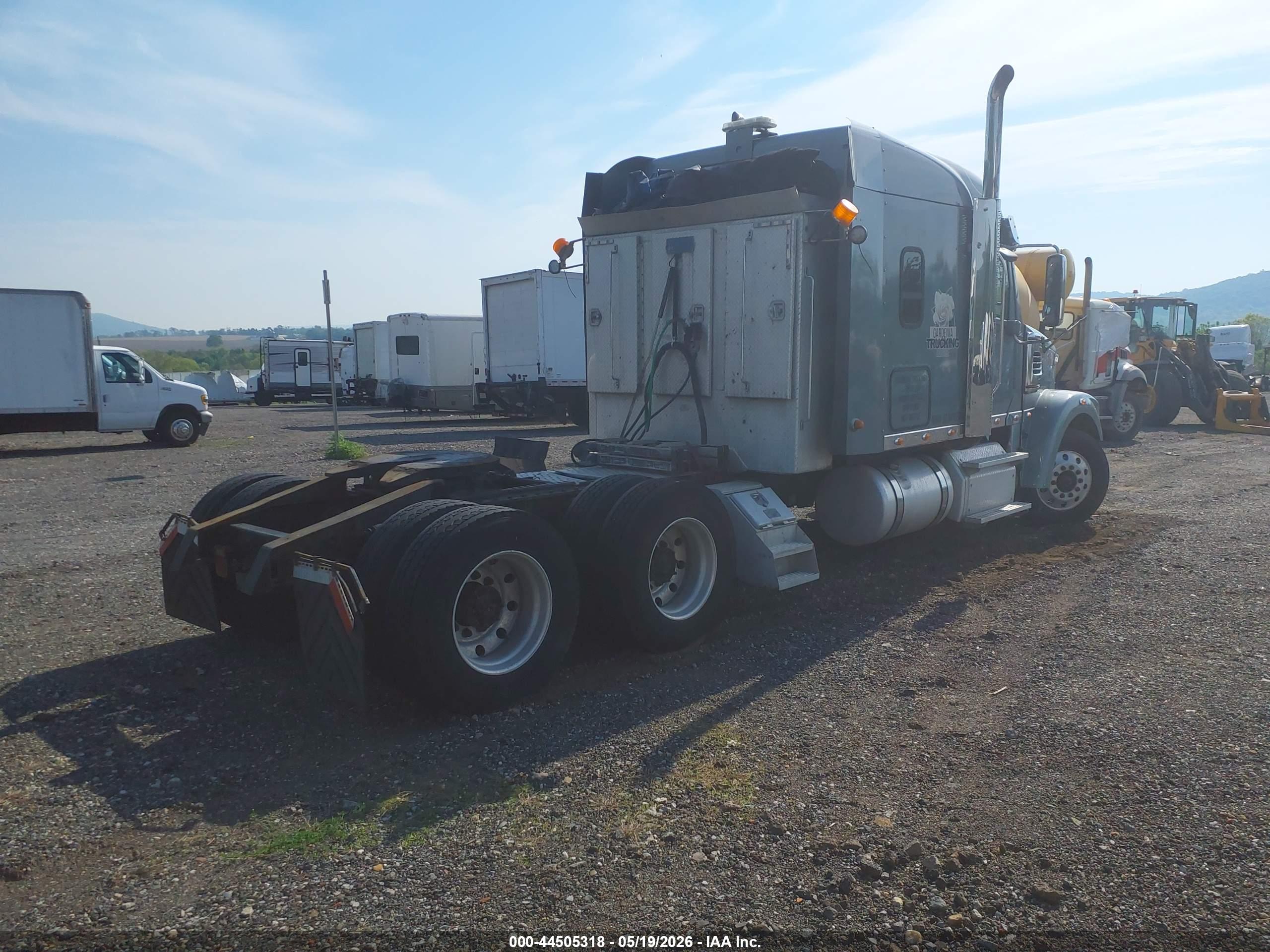 FREIGHTLINER SD122 image 4