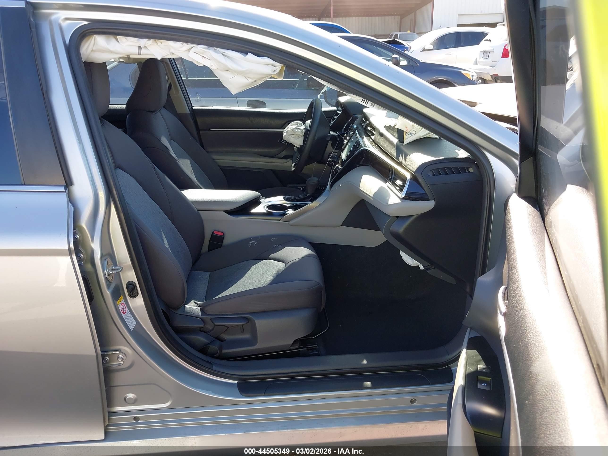 TOYOTA CAMRY image 5
