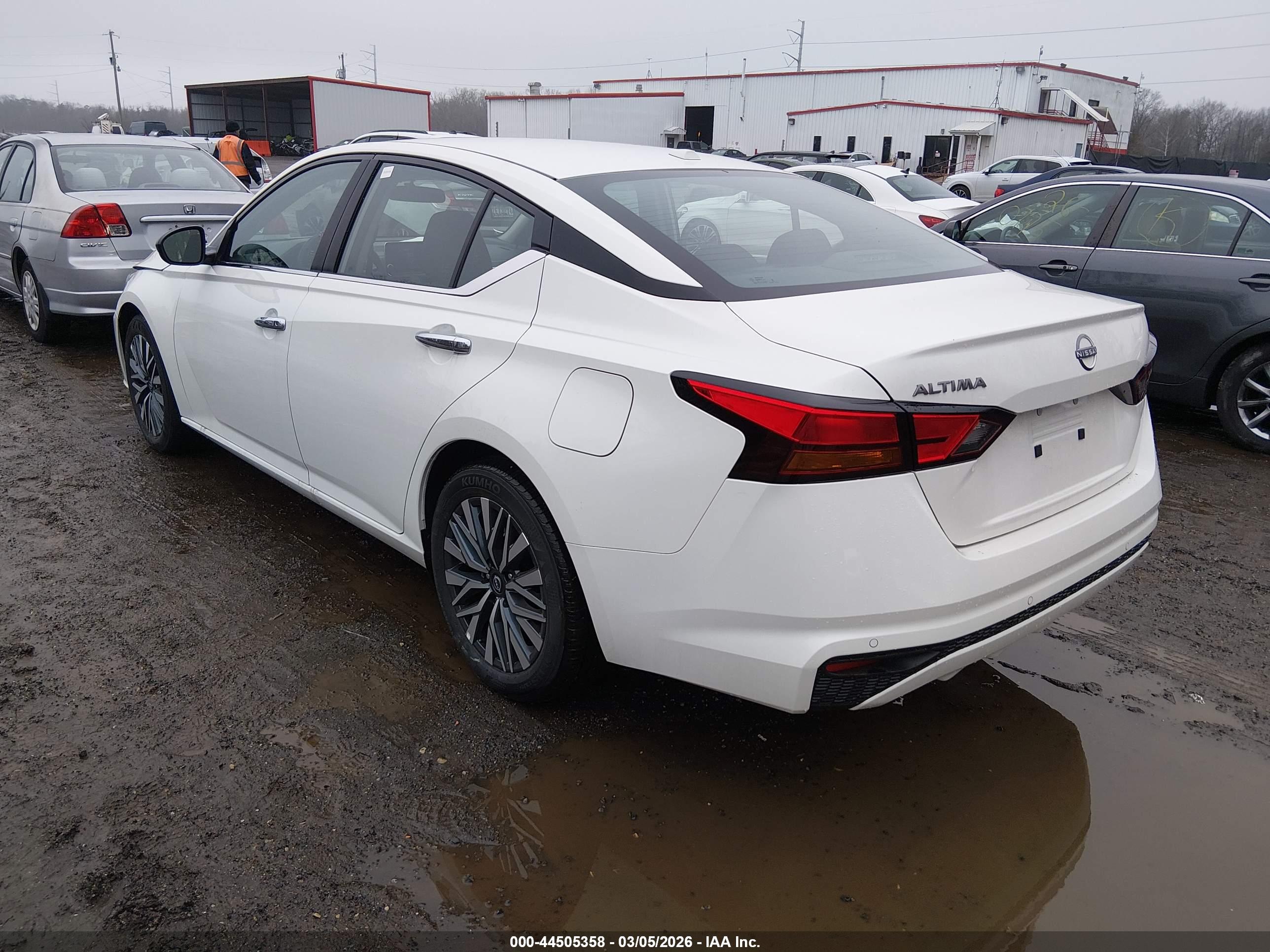 NISSAN ALTIMA image 3