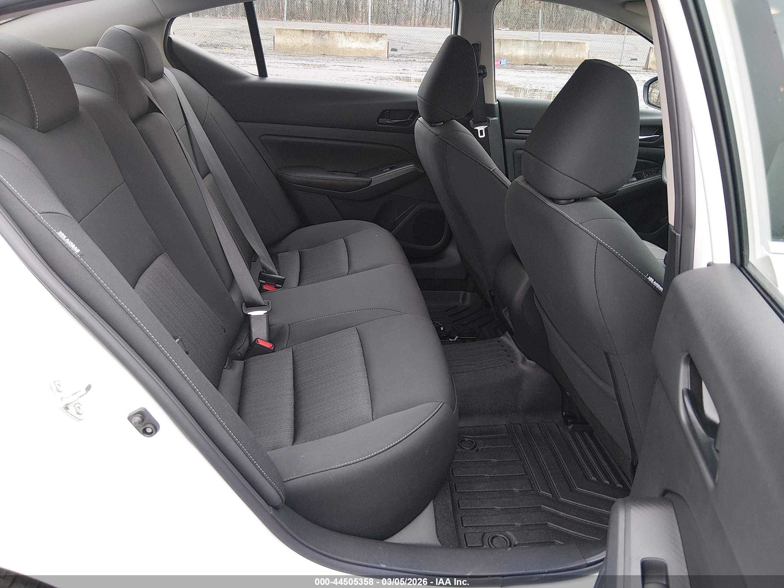 NISSAN ALTIMA image 8
