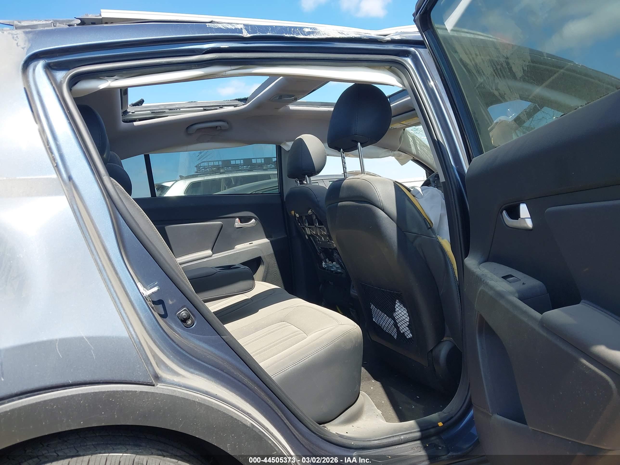 KIA SPORTAGE image 8
