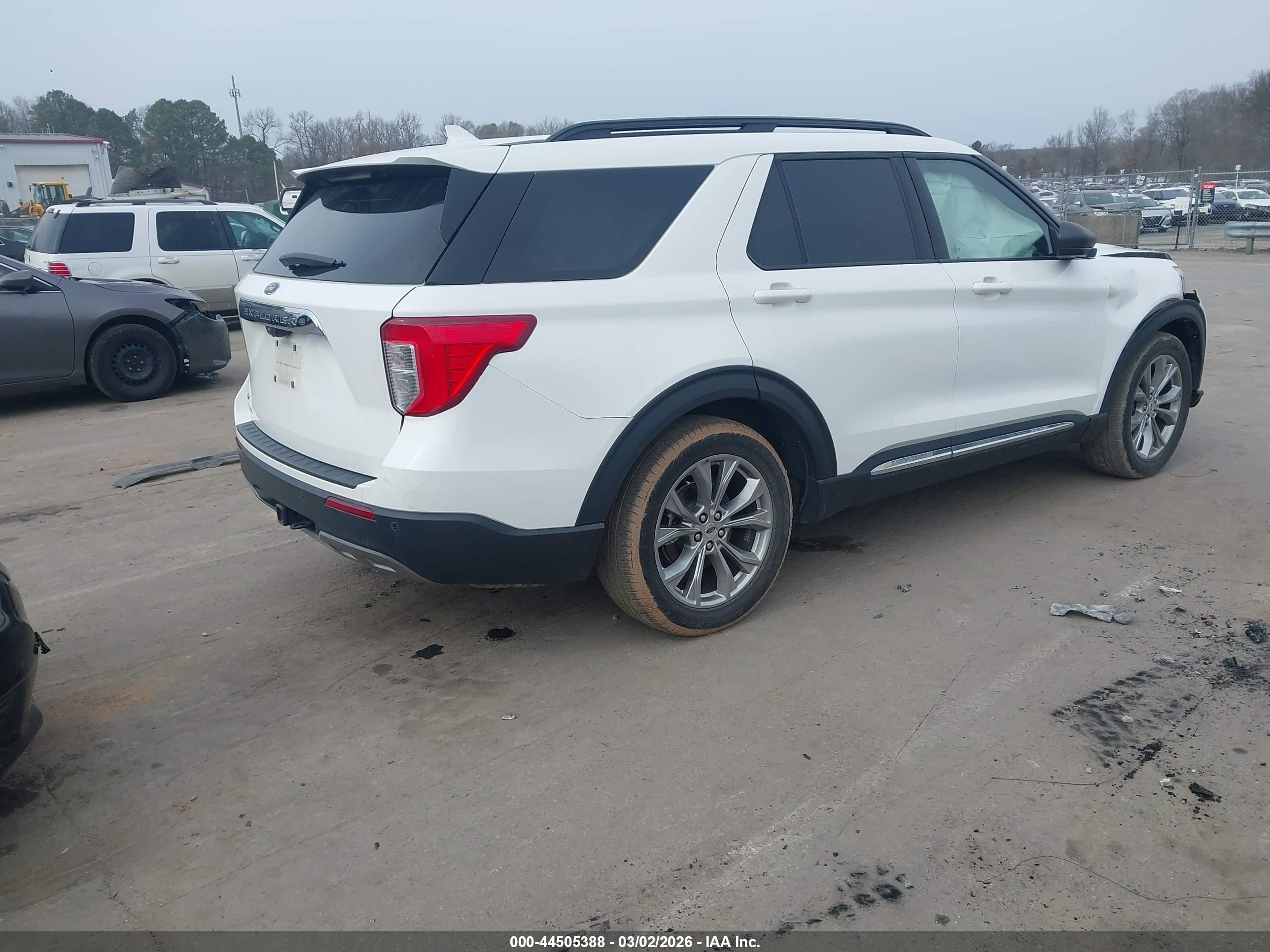 FORD EXPLORER image 4