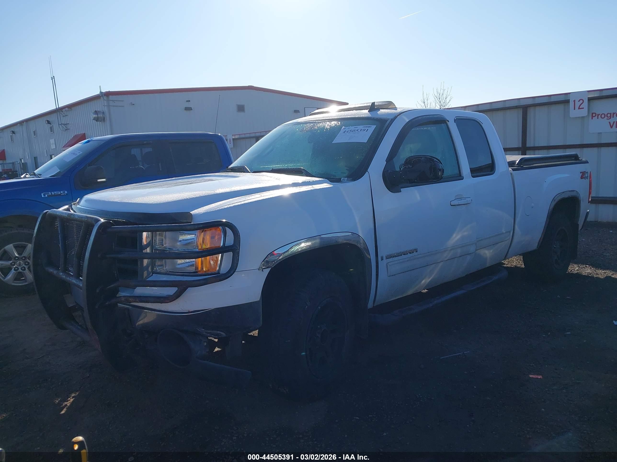 GMC SIERRA image 2