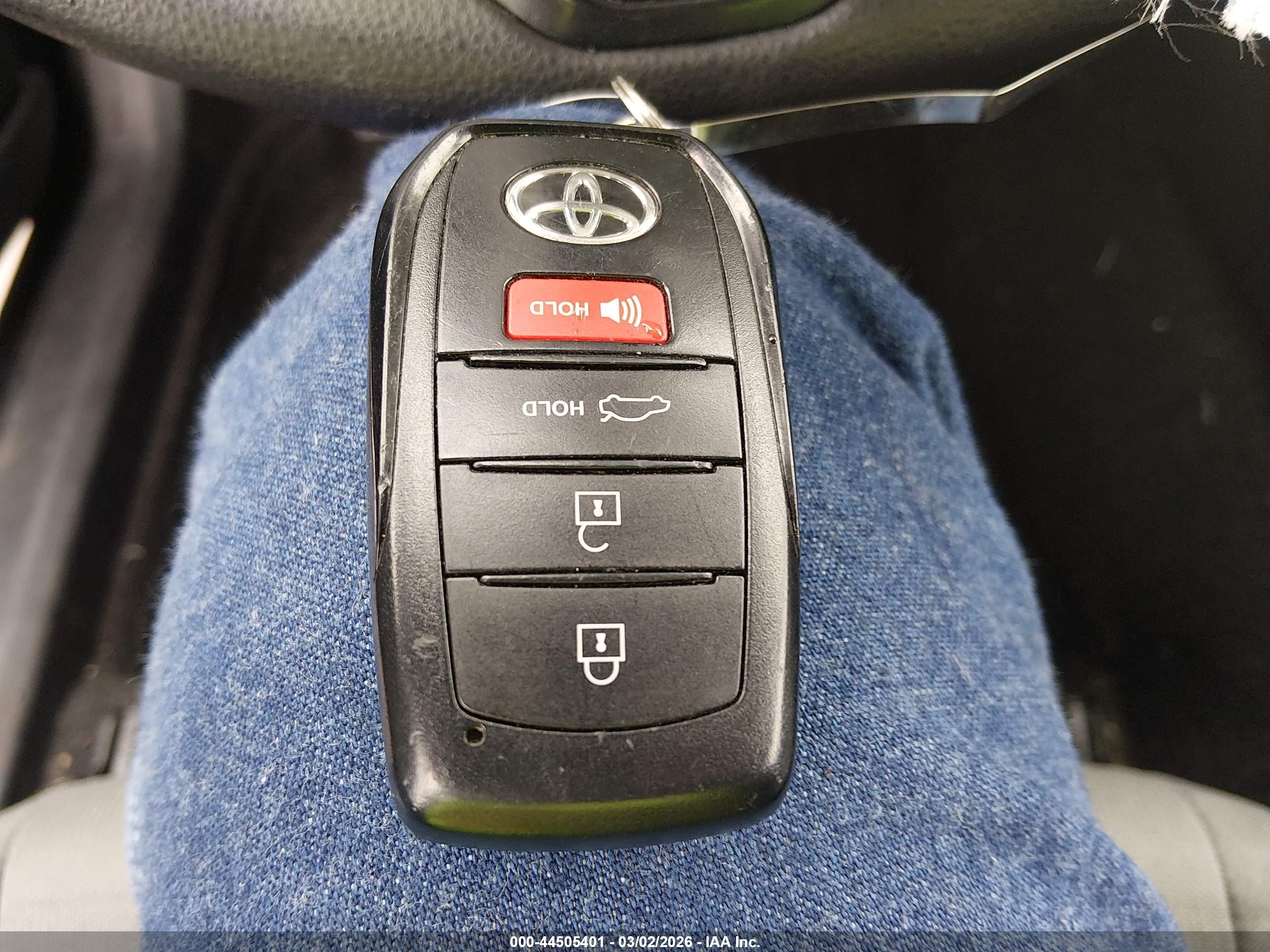 TOYOTA CAMRY image 11