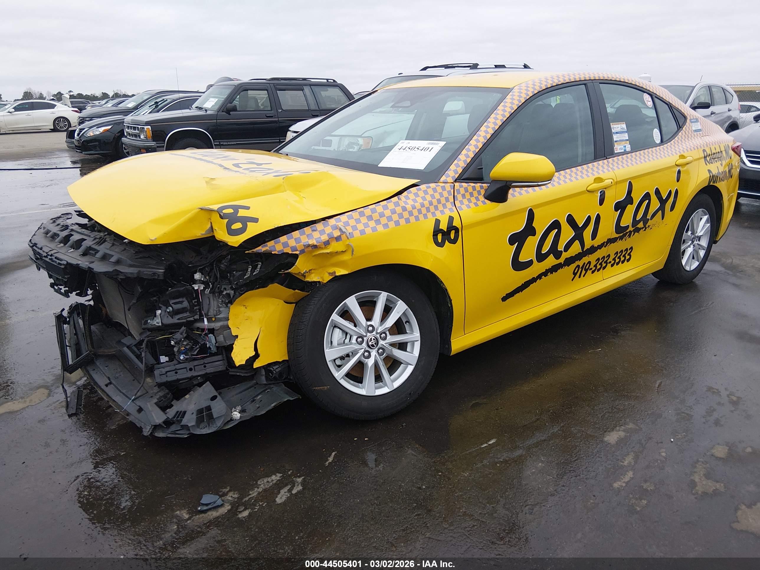 TOYOTA CAMRY image 2