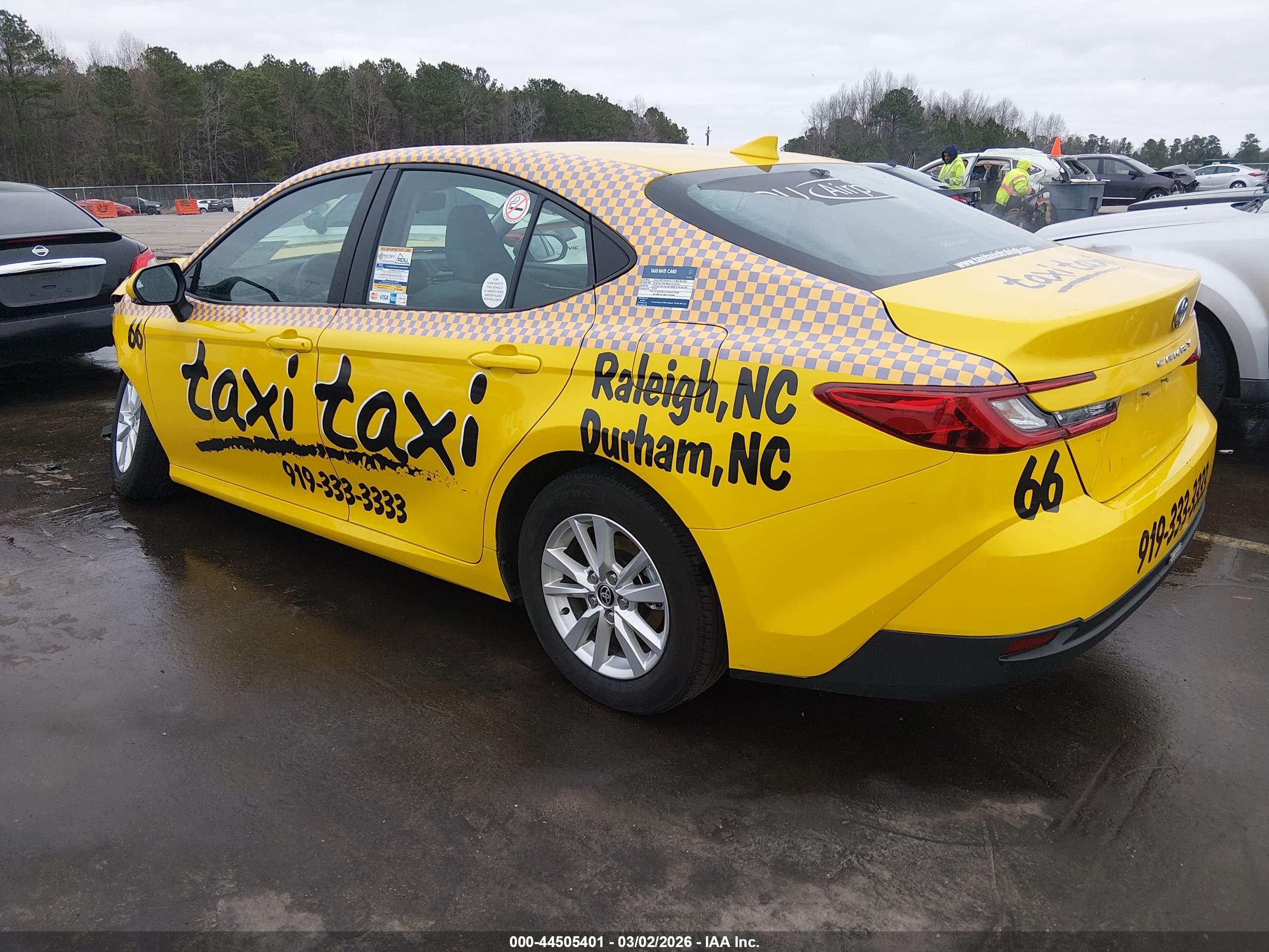 TOYOTA CAMRY image 3