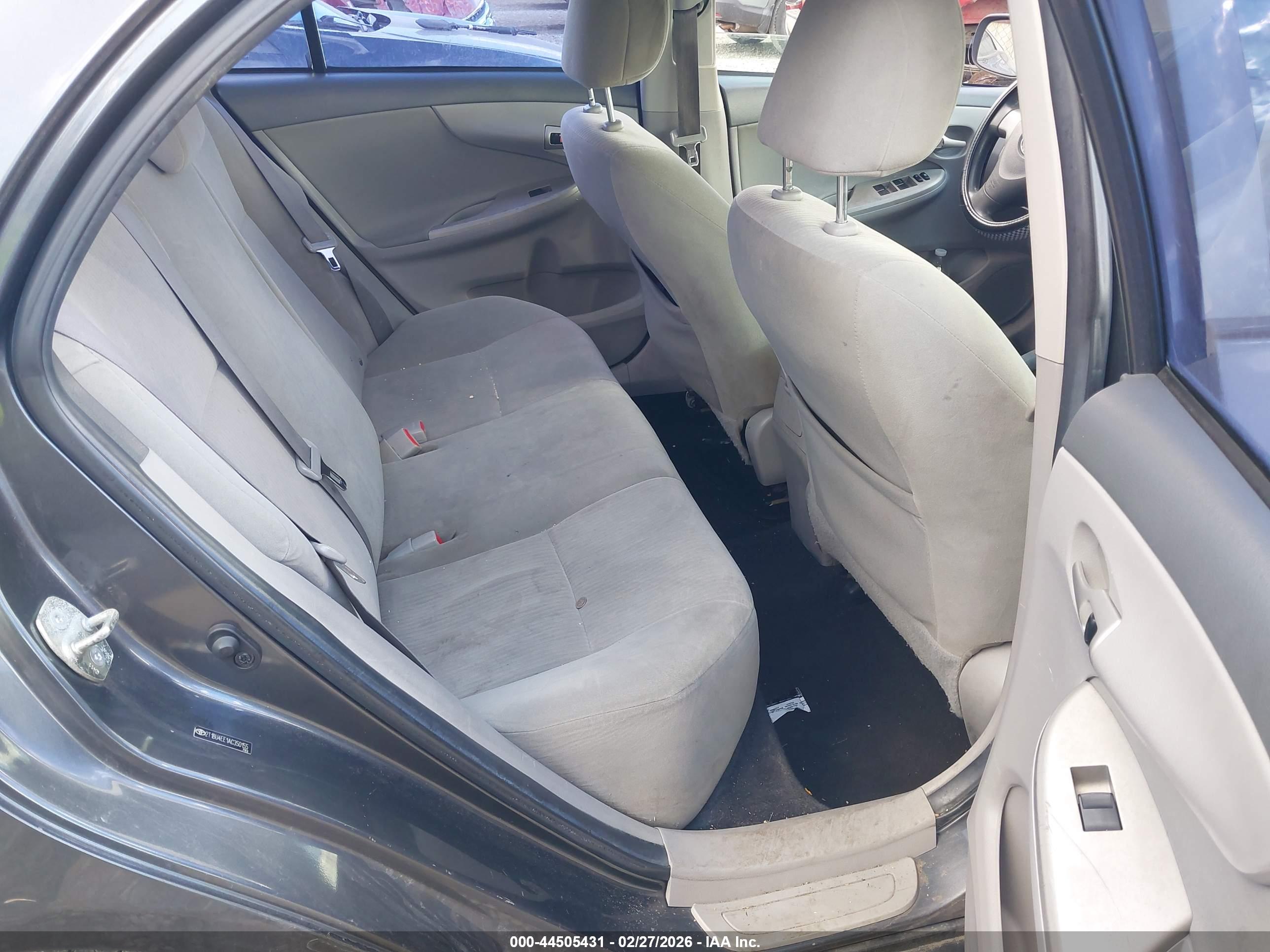 TOYOTA COROLLA image 8