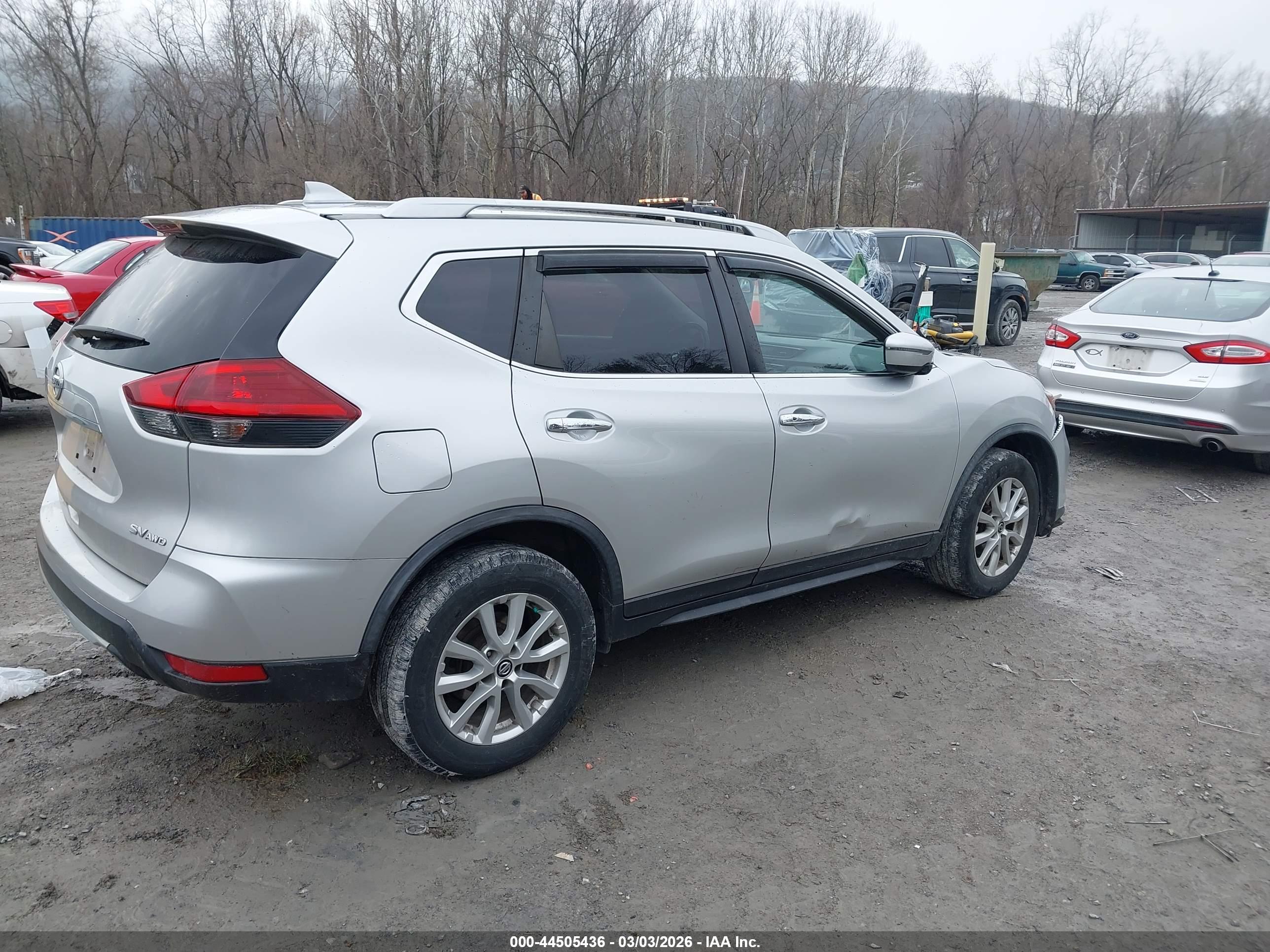 NISSAN ROGUE image 4