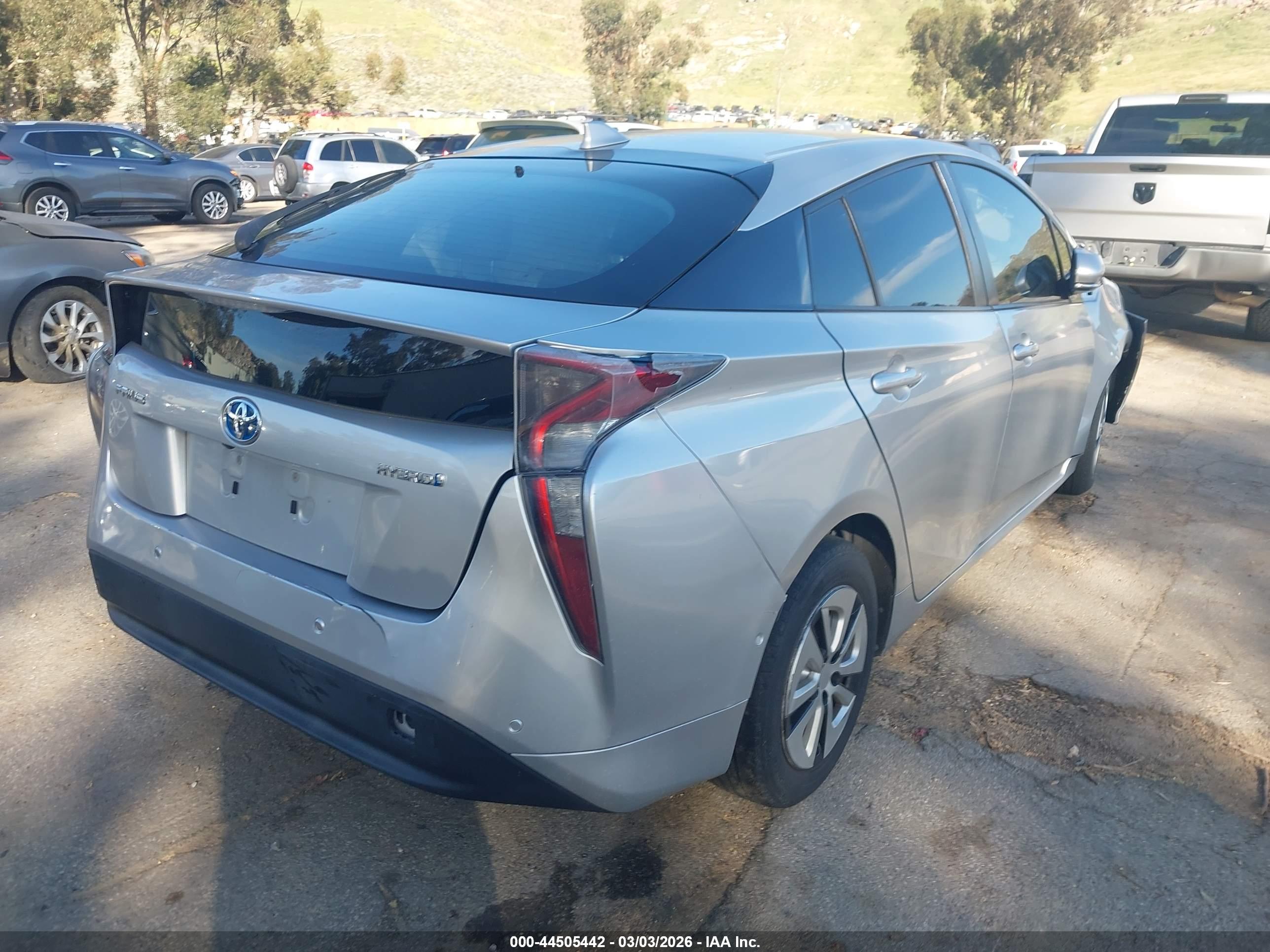 TOYOTA PRIUS image 4