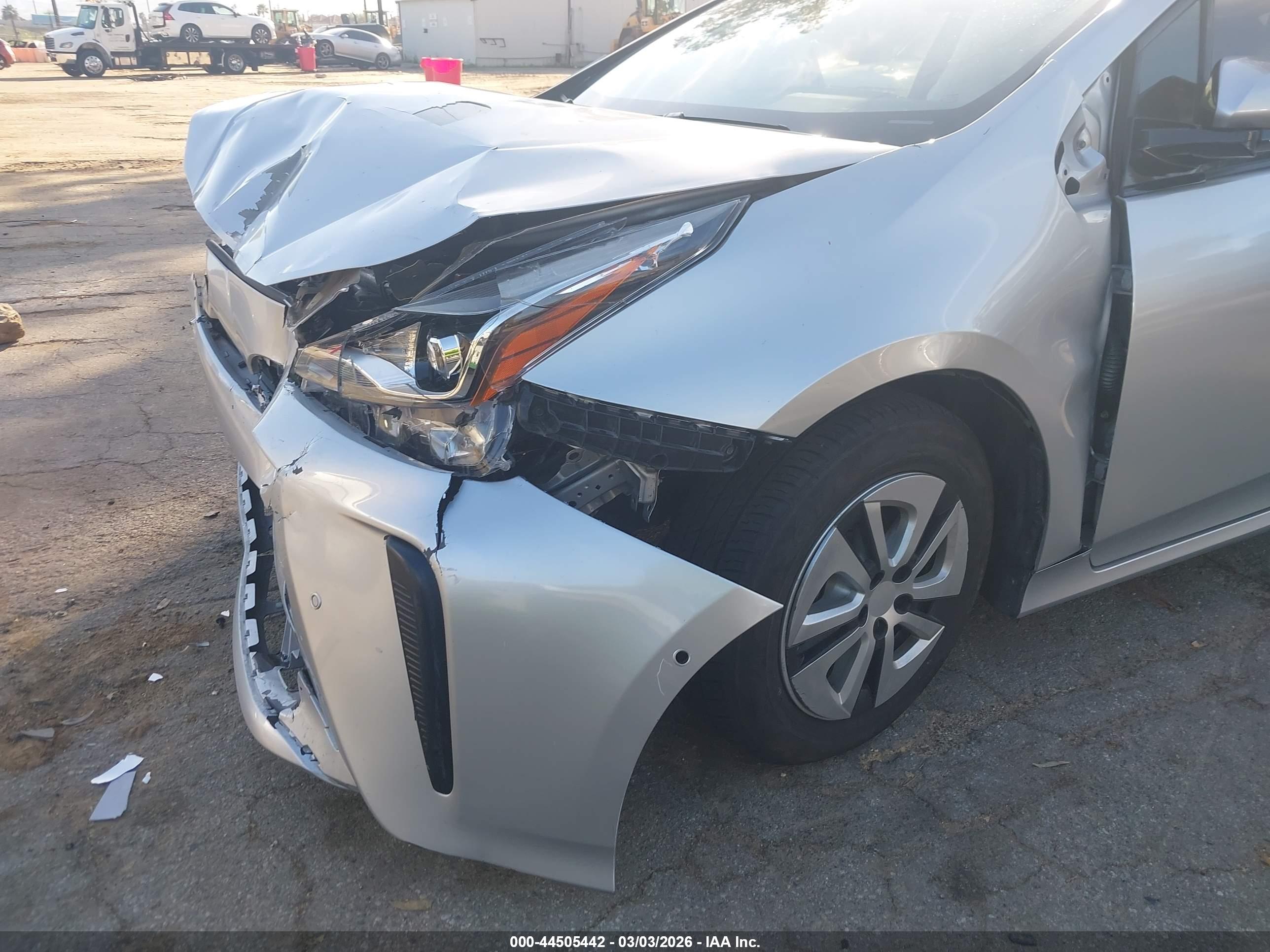 TOYOTA PRIUS image 6