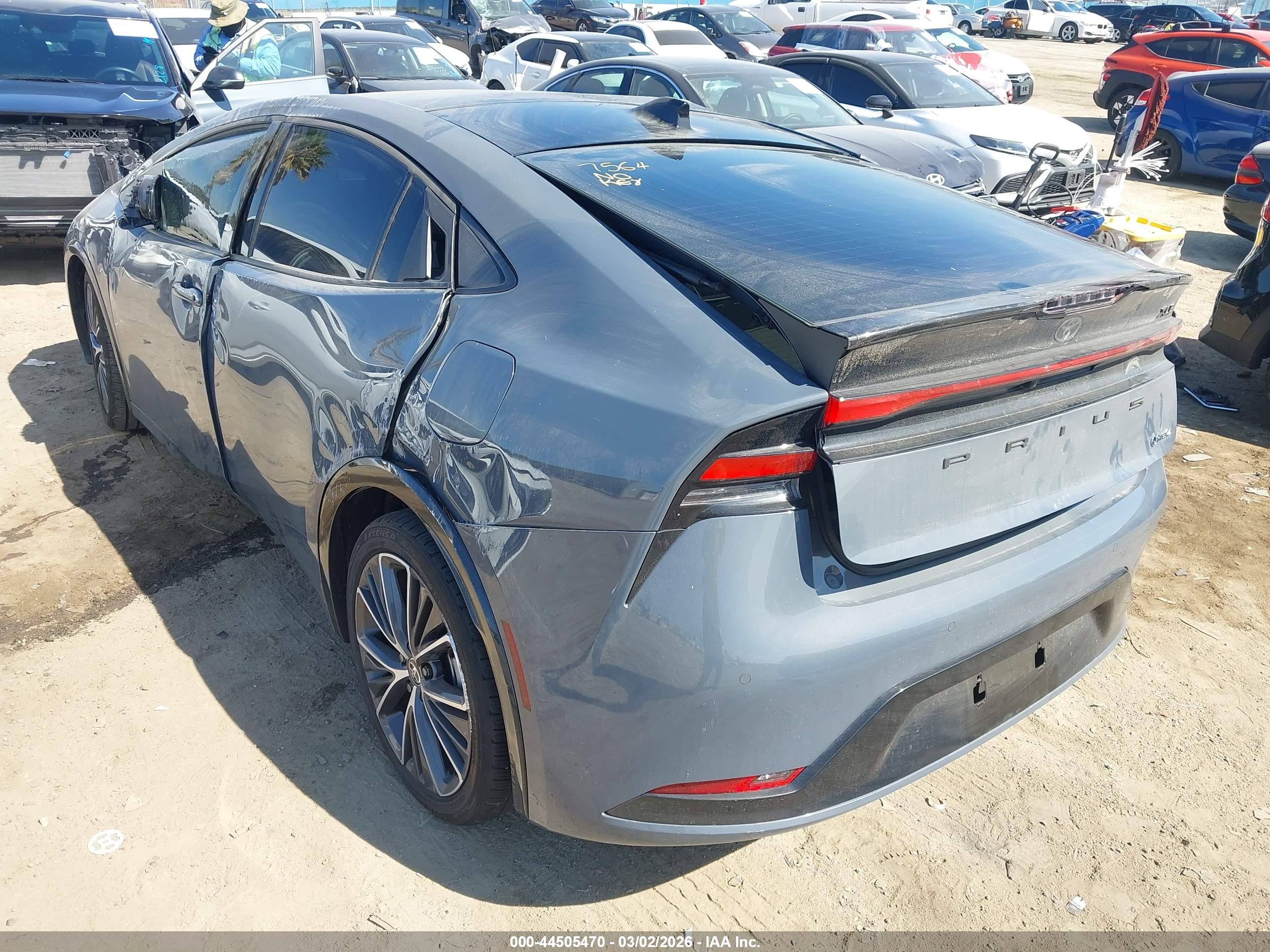 TOYOTA PRIUS image 3