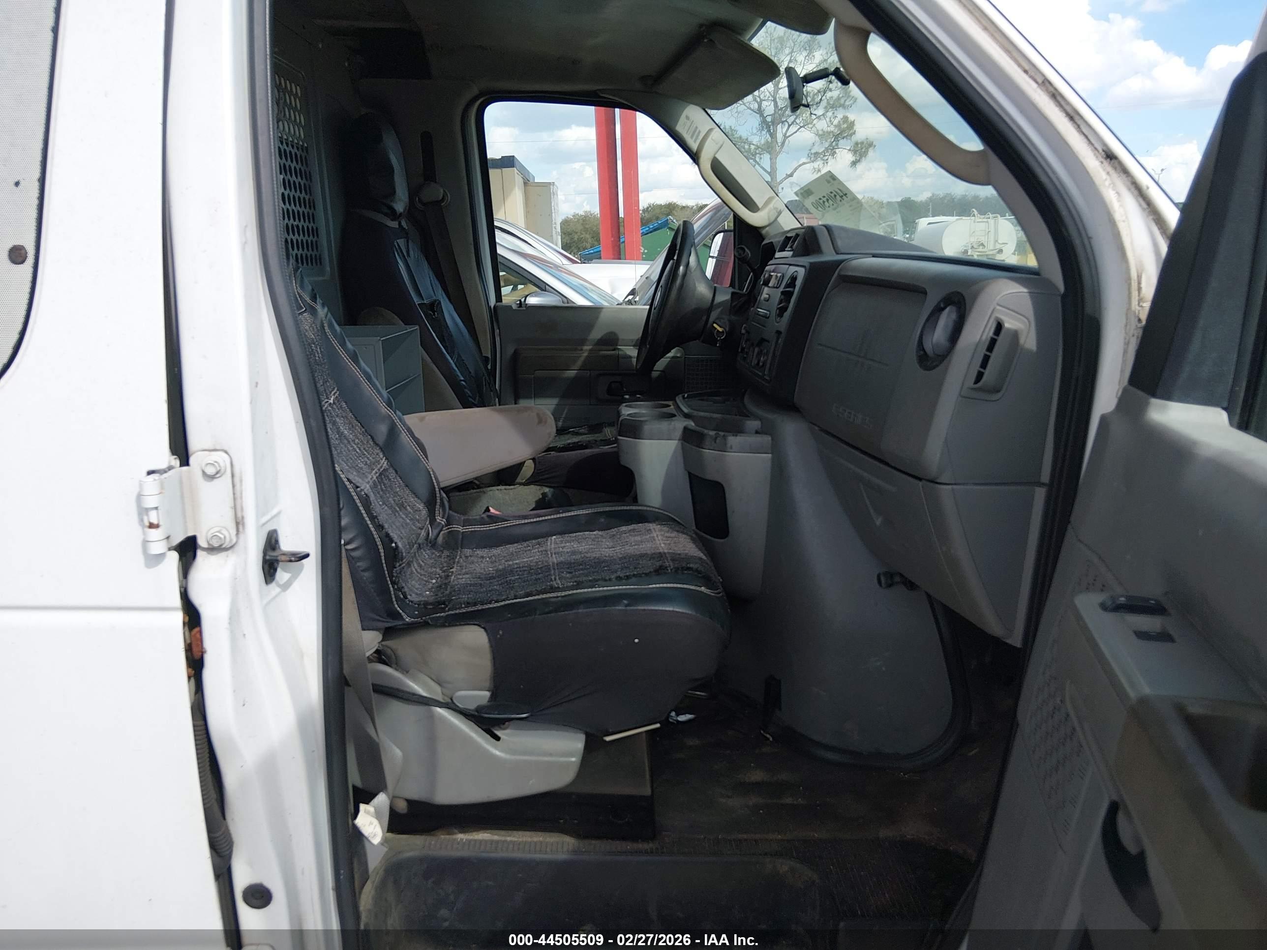 FORD E-250 image 5