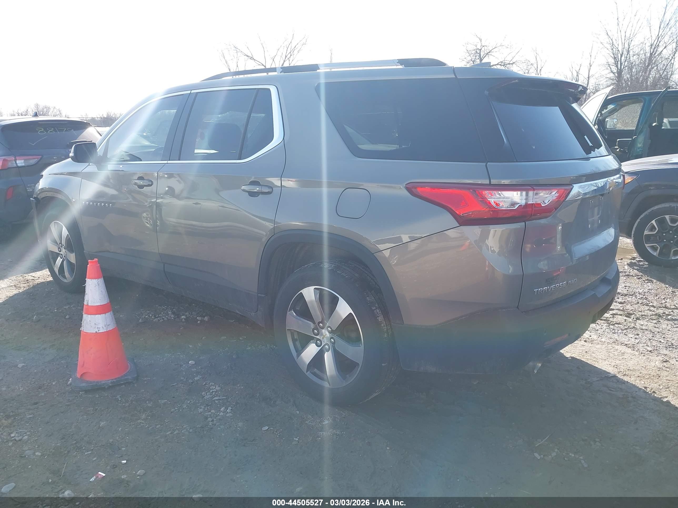 CHEVROLET TRAVERSE image 3