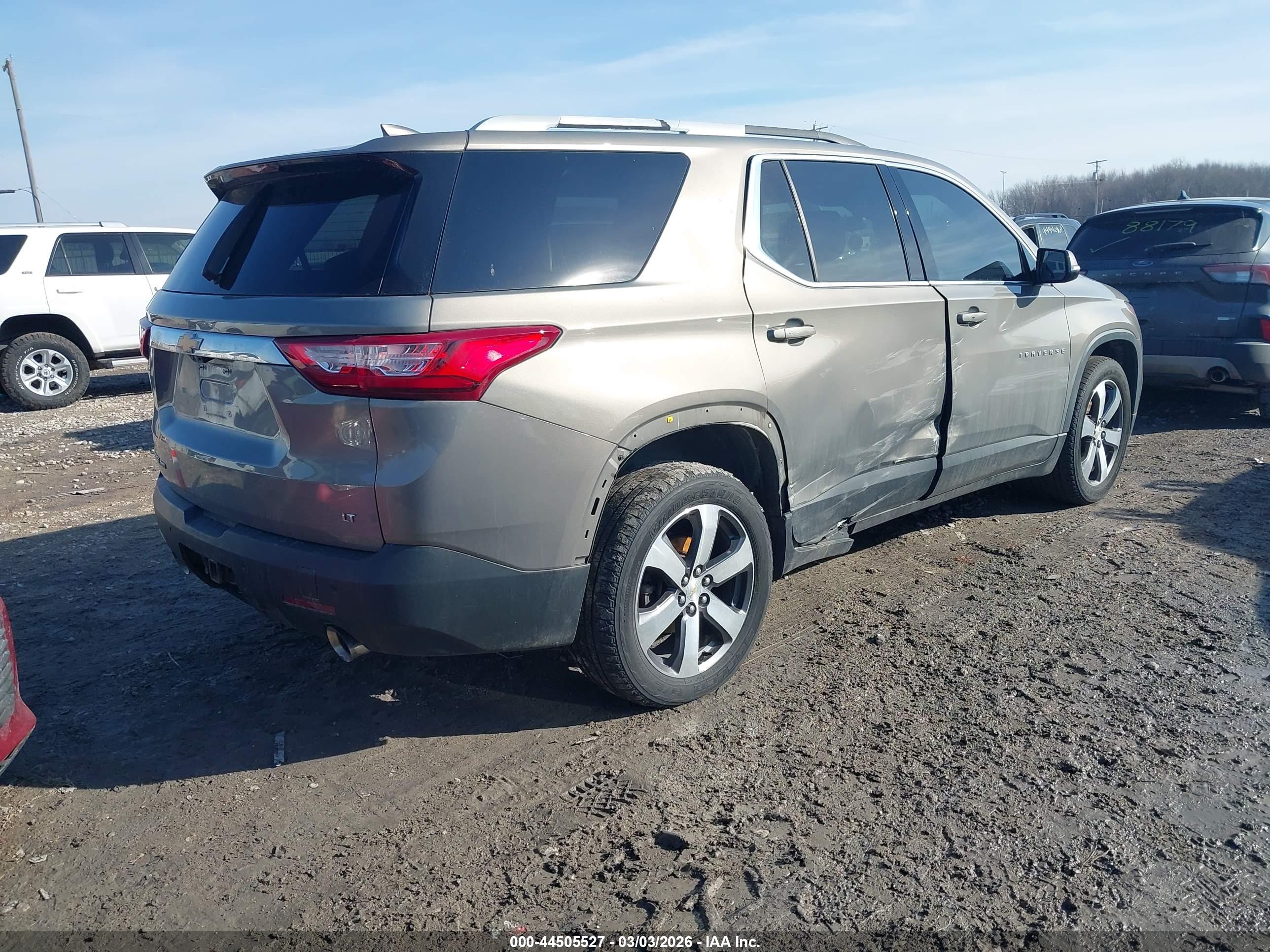 CHEVROLET TRAVERSE image 4
