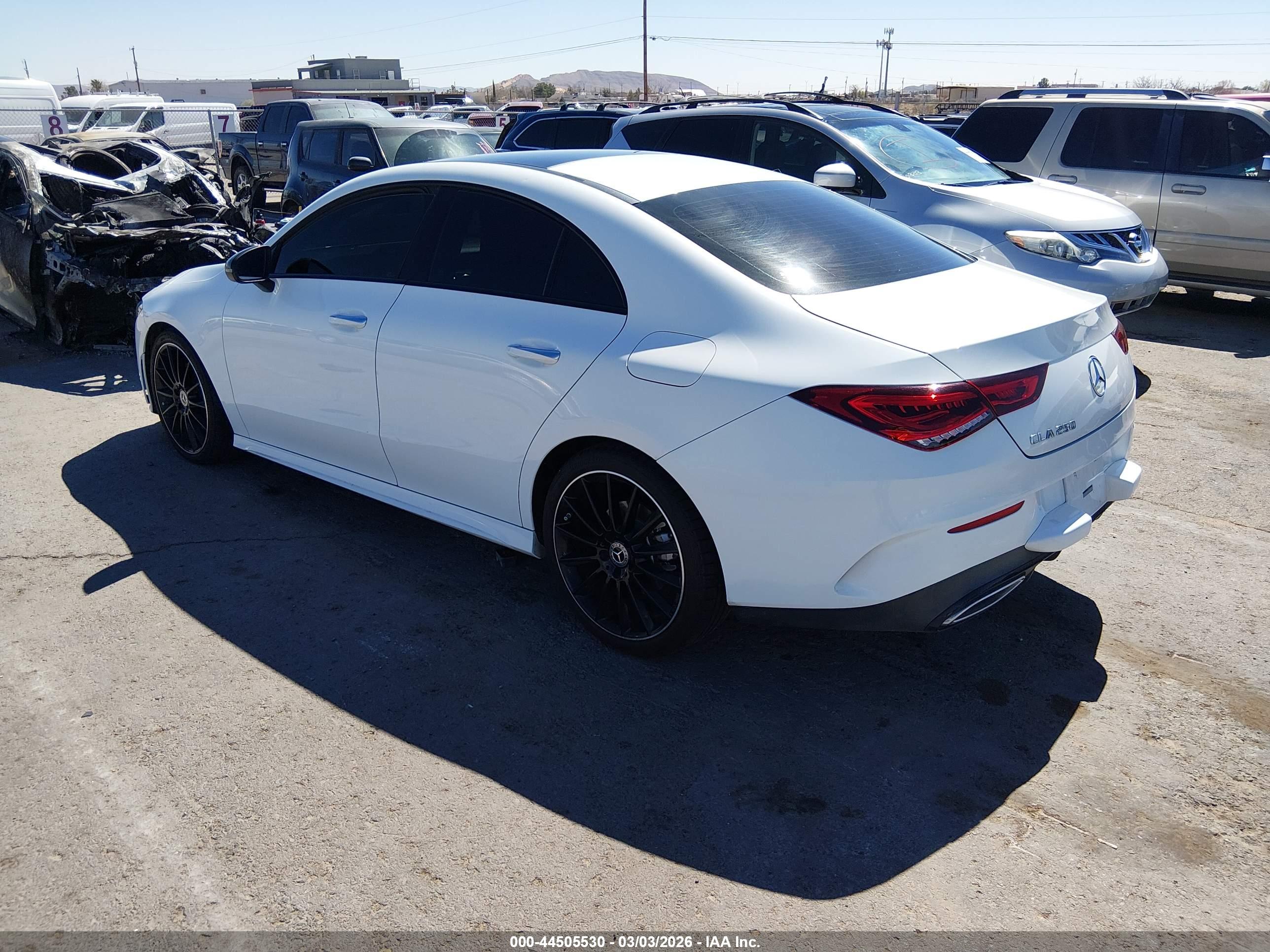 MERCEDES-BENZ CLA image 3