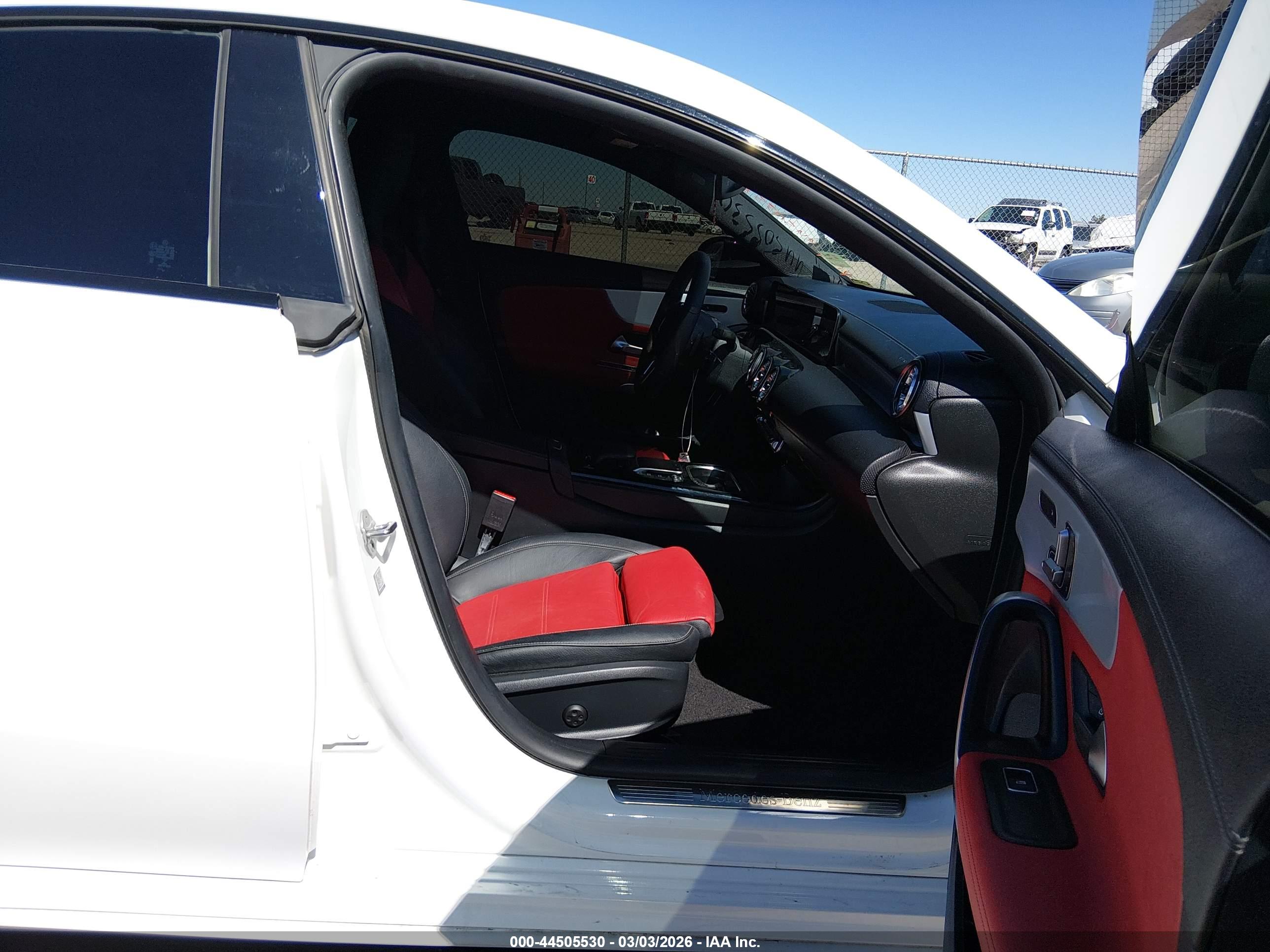 MERCEDES-BENZ CLA image 5