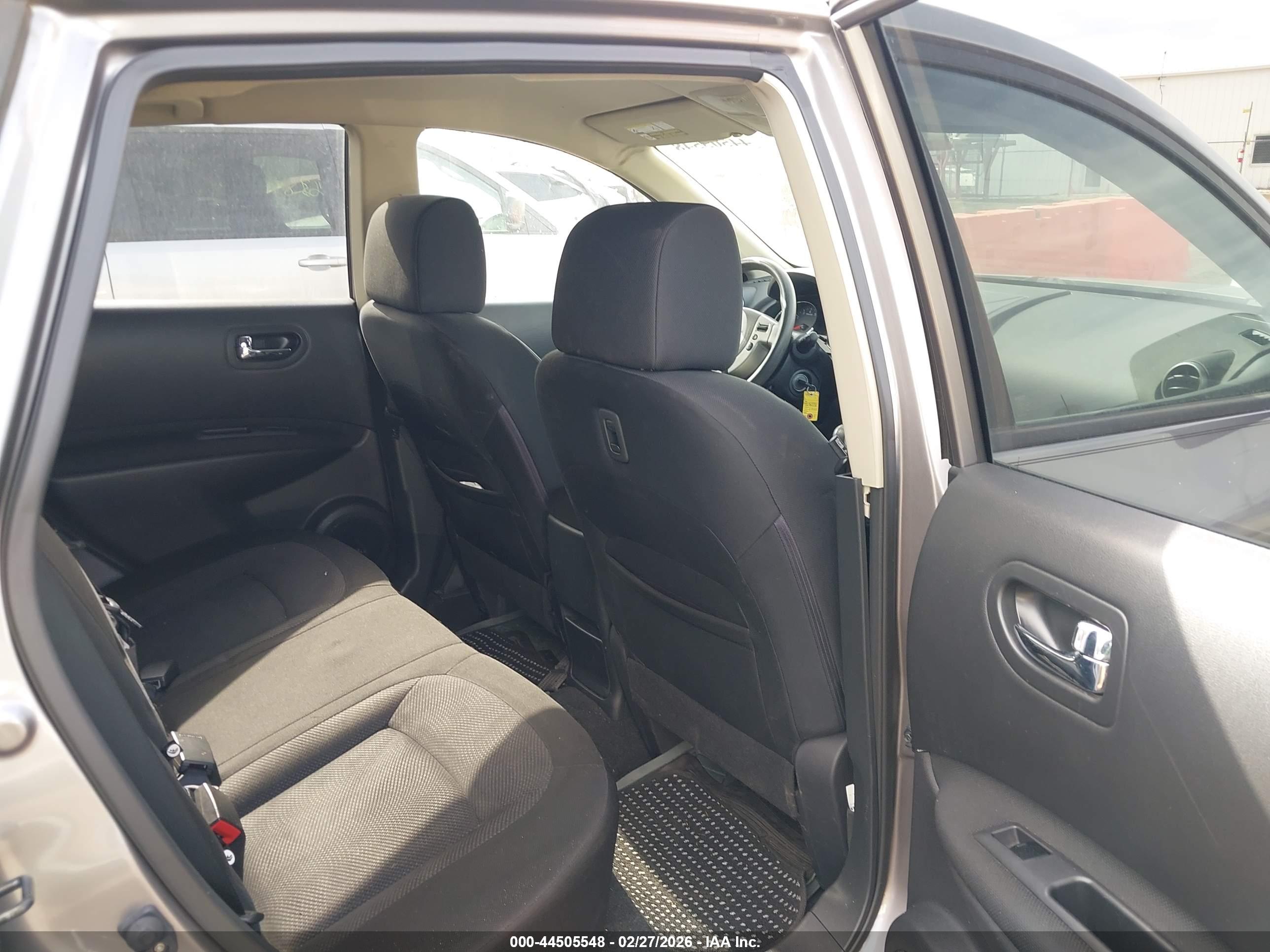 NISSAN ROGUE image 8