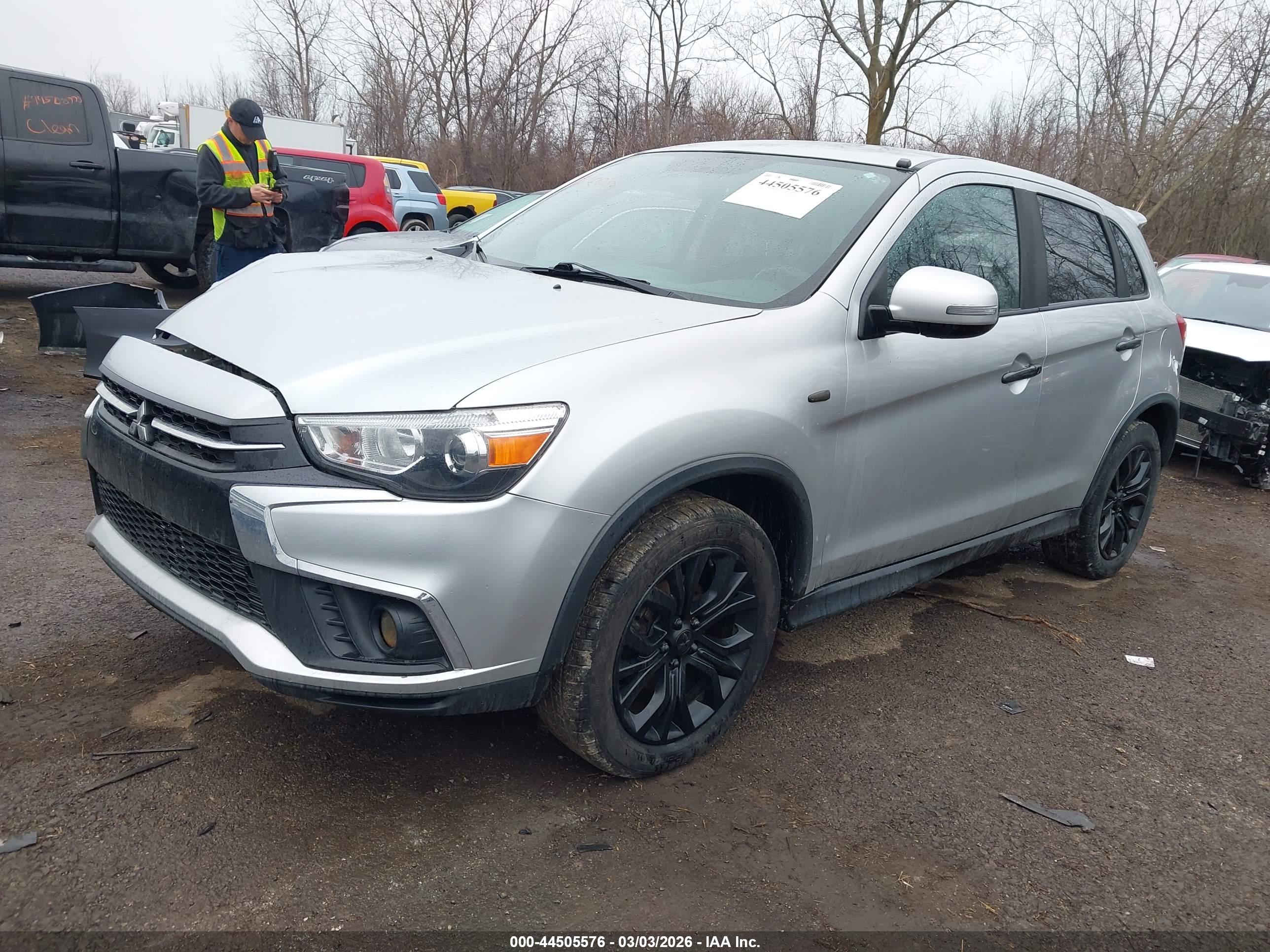 MITSUBISHI OUTLANDER image 2