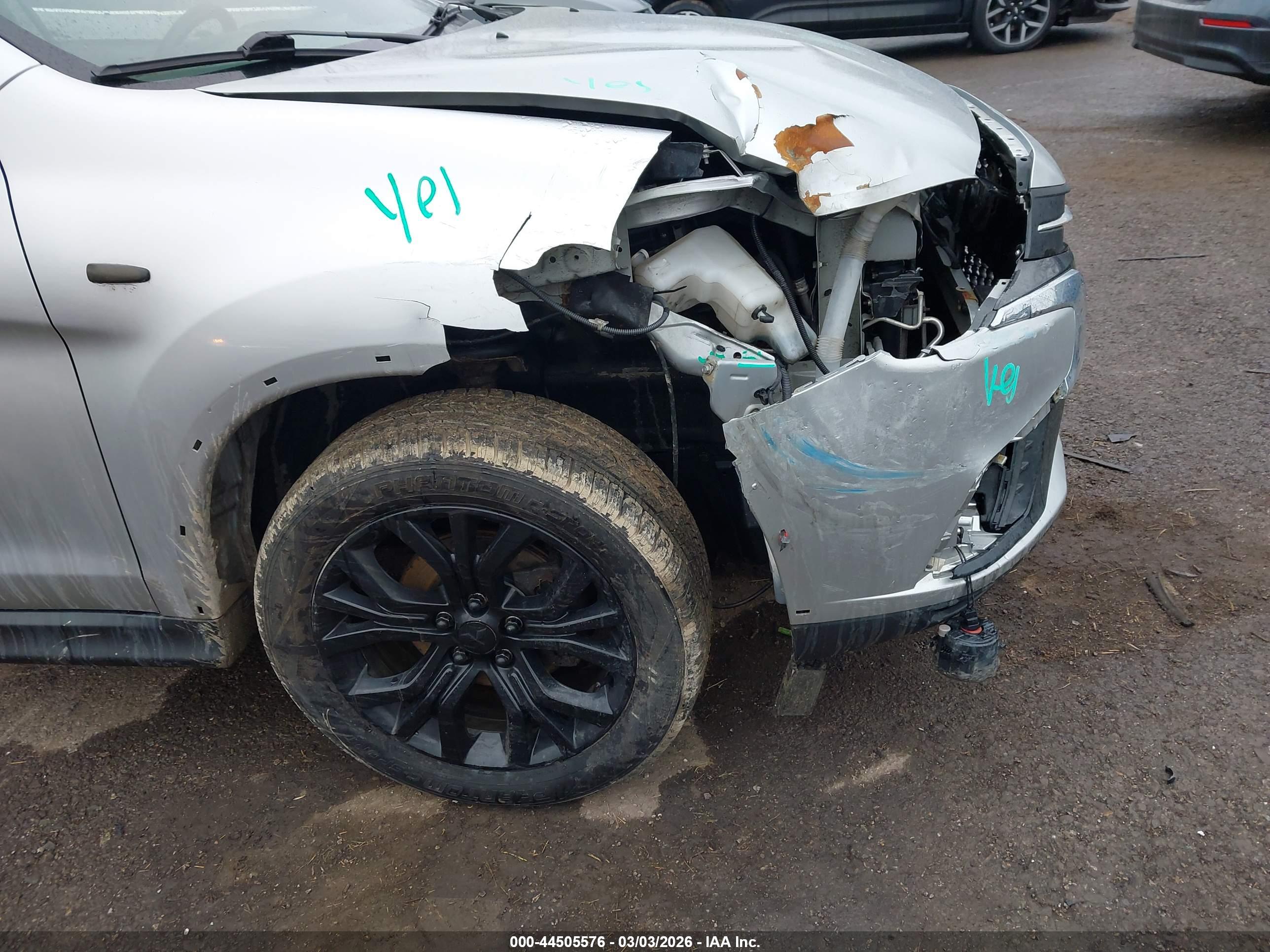 MITSUBISHI OUTLANDER image 6