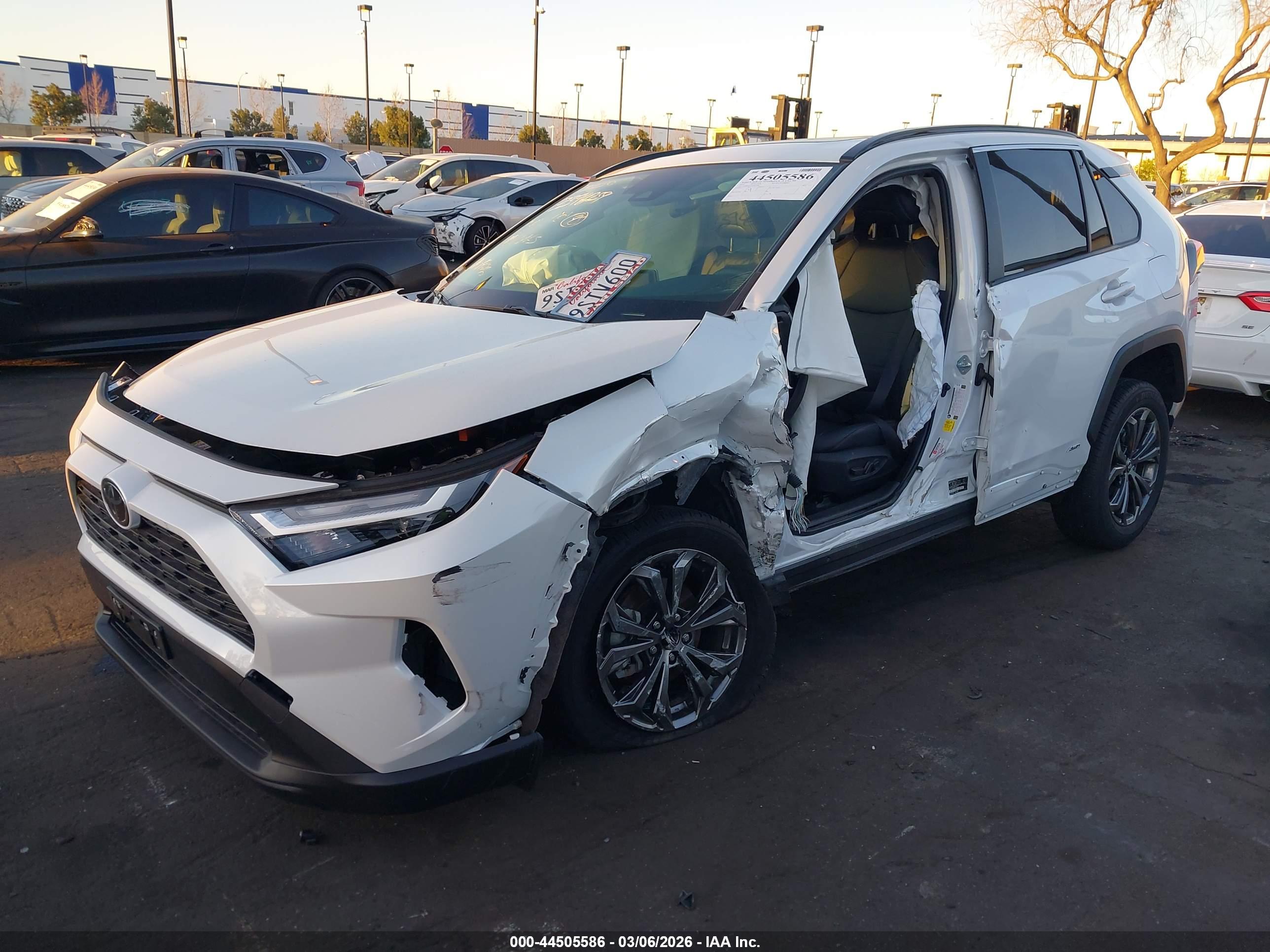 TOYOTA RAV4 image 2