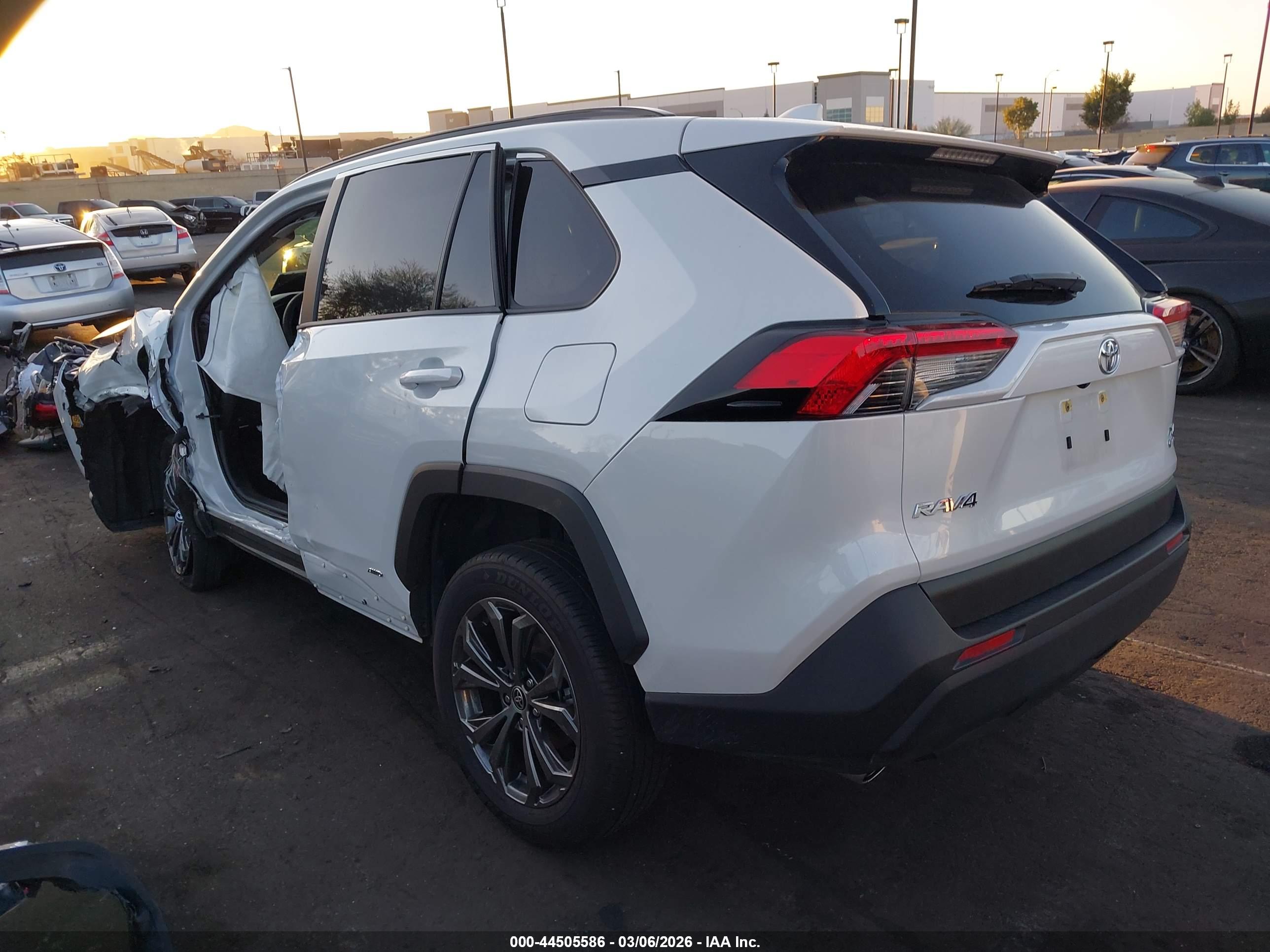 TOYOTA RAV4 image 3