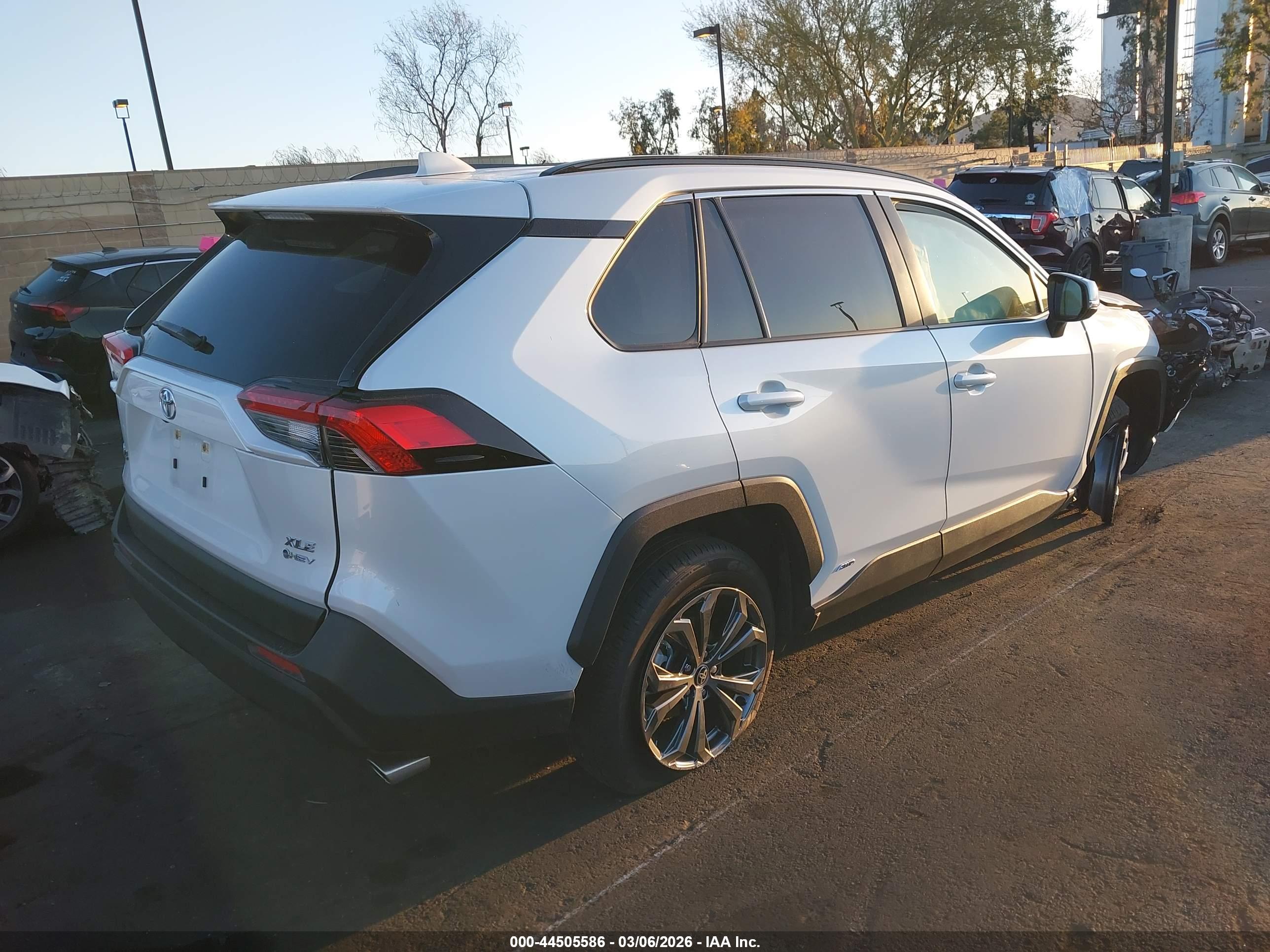 TOYOTA RAV4 image 4