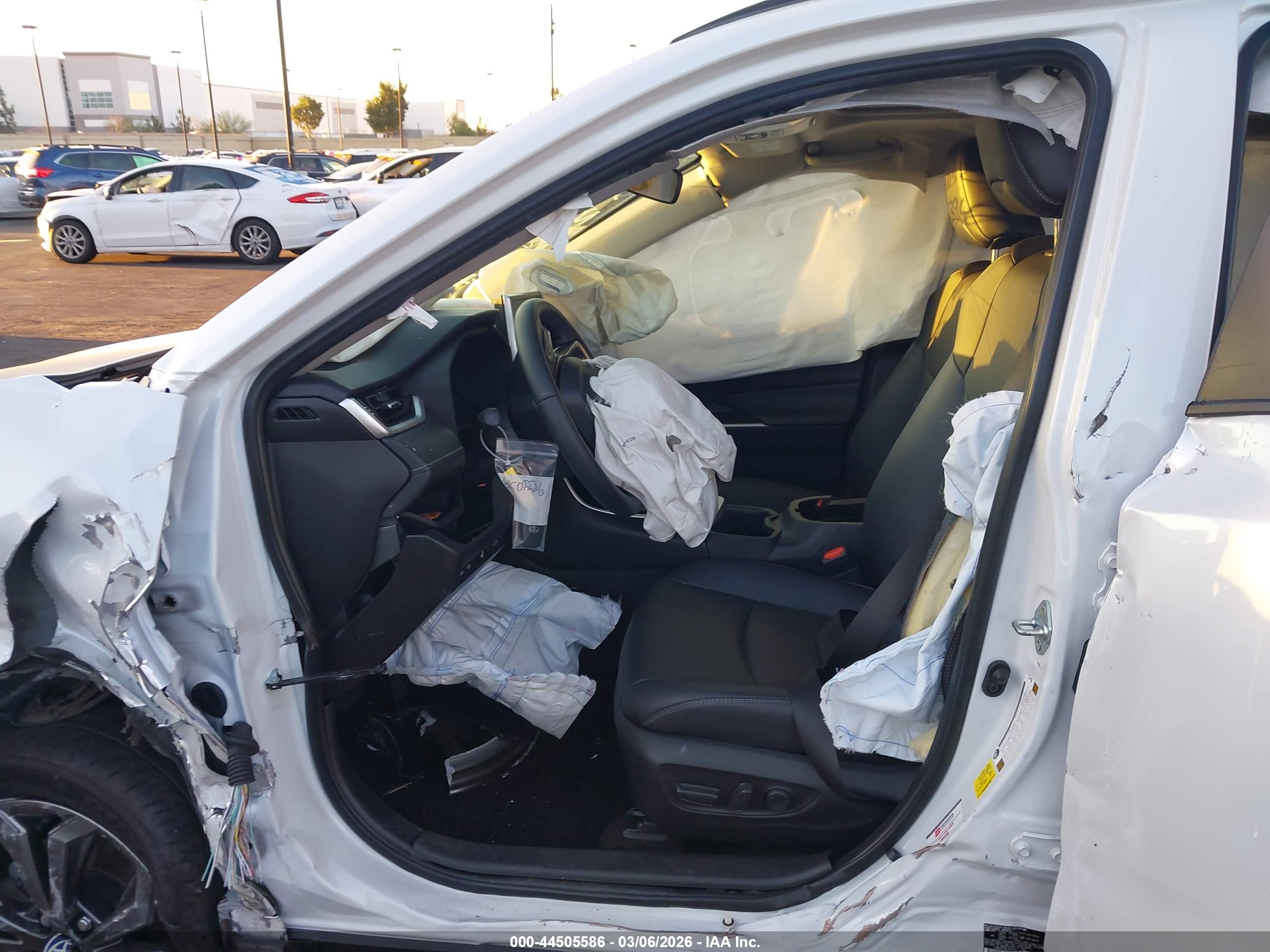 TOYOTA RAV4 image 5