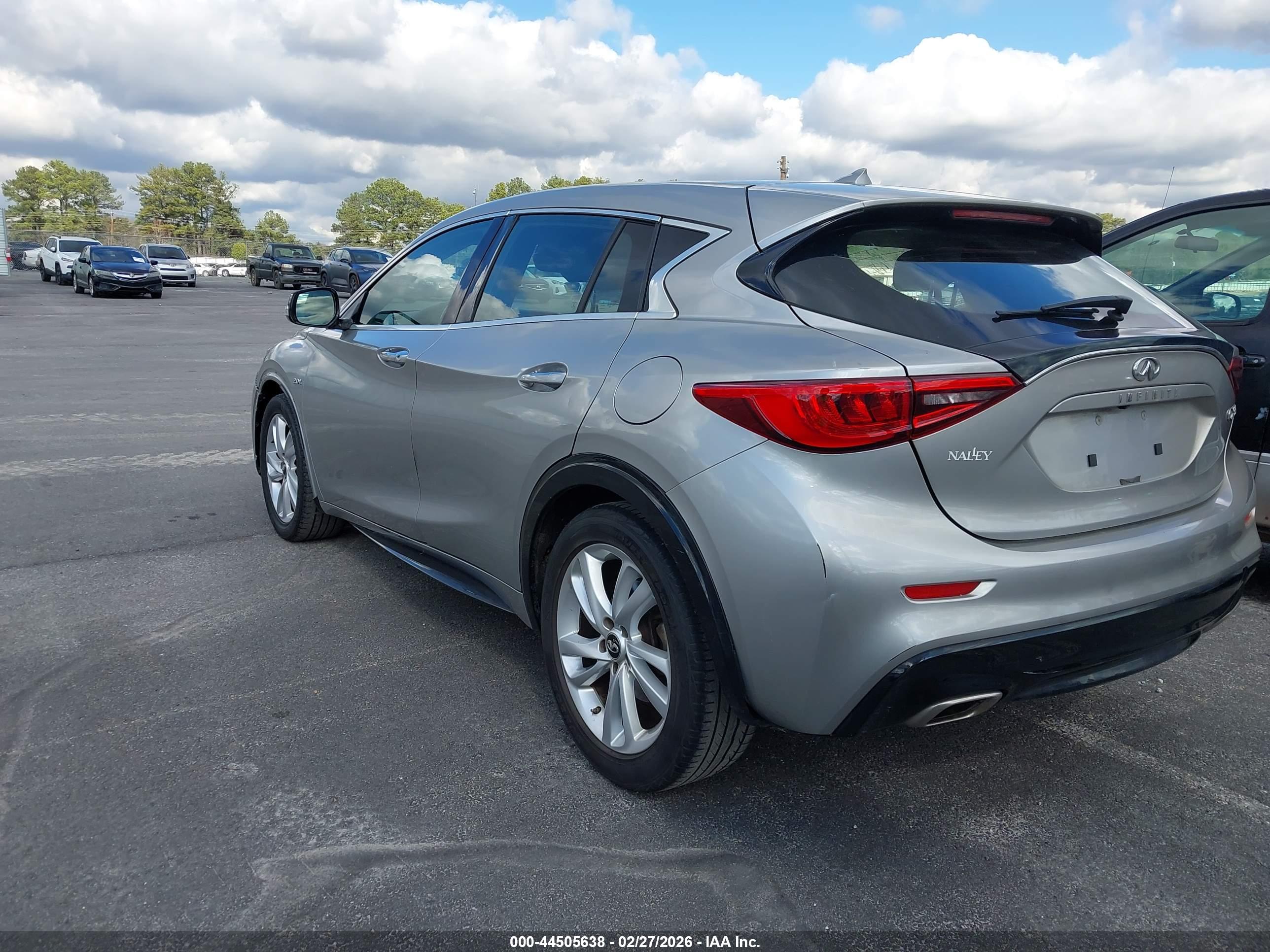 INFINITI QX30 image 3