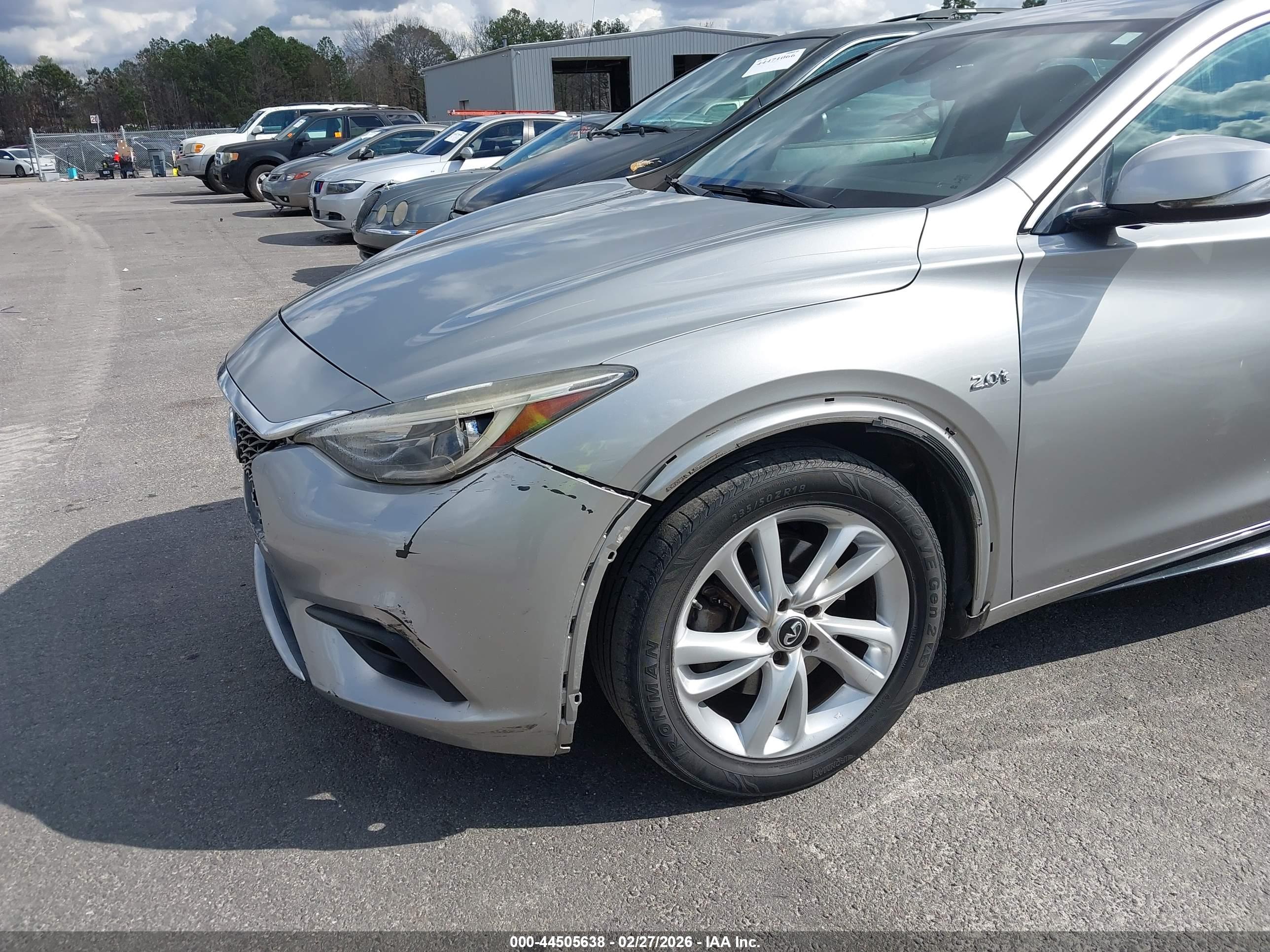 INFINITI QX30 image 6