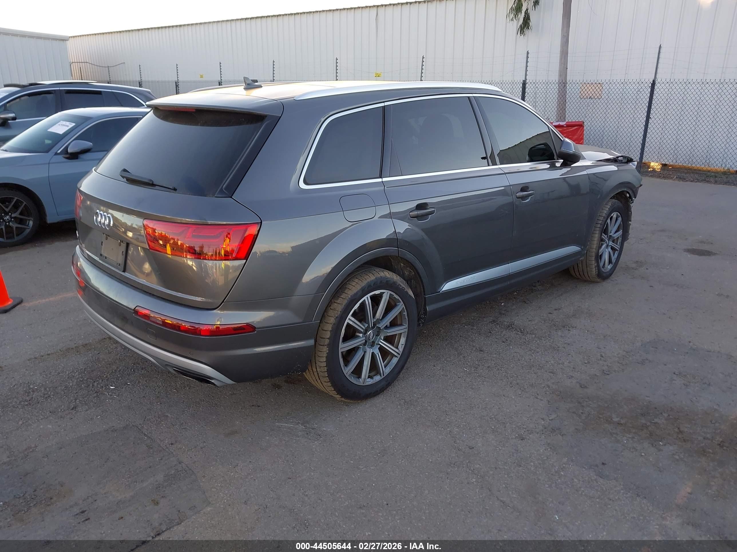 AUDI Q7 image 4