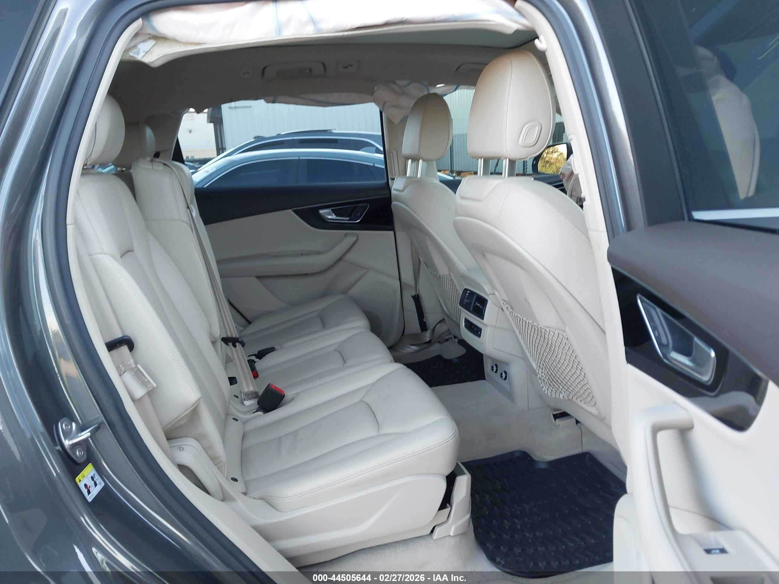 AUDI Q7 image 8