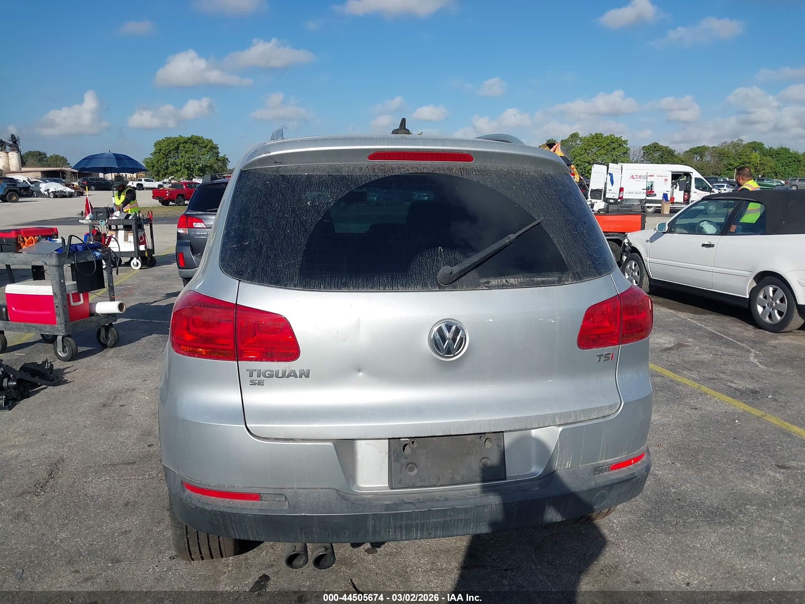 VOLKSWAGEN TIGUAN image 6