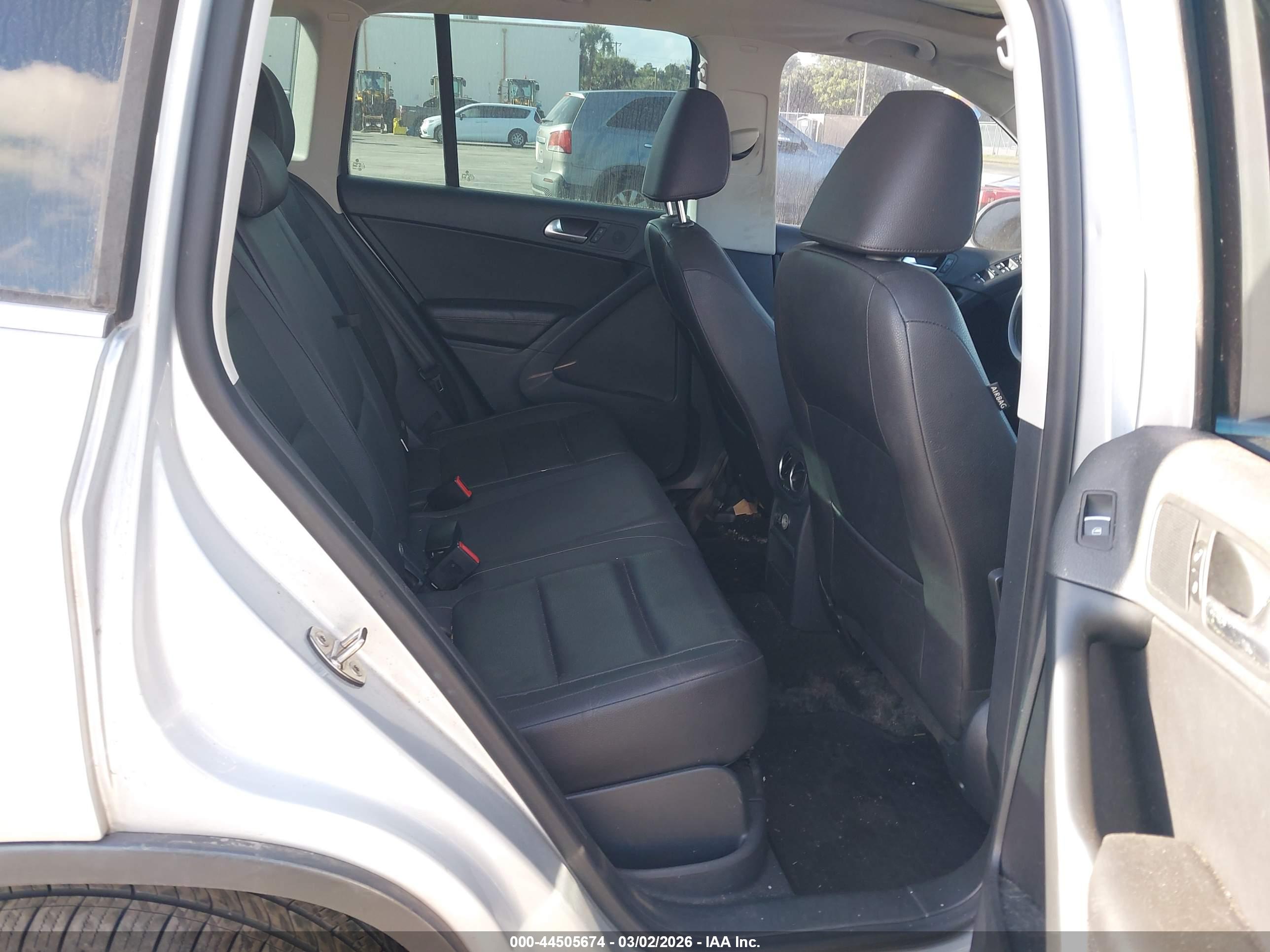VOLKSWAGEN TIGUAN image 8
