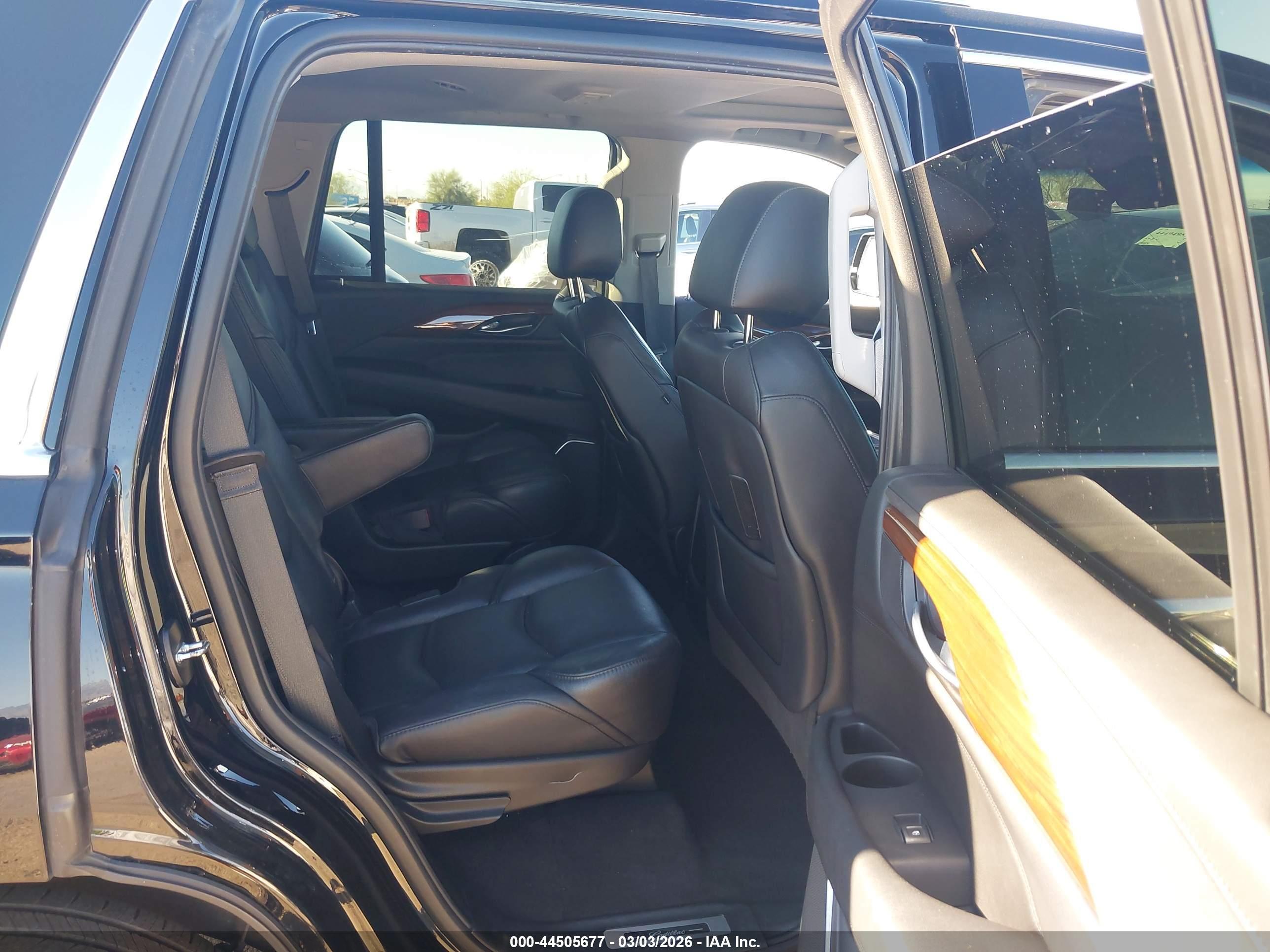 CADILLAC ESCALADE image 8