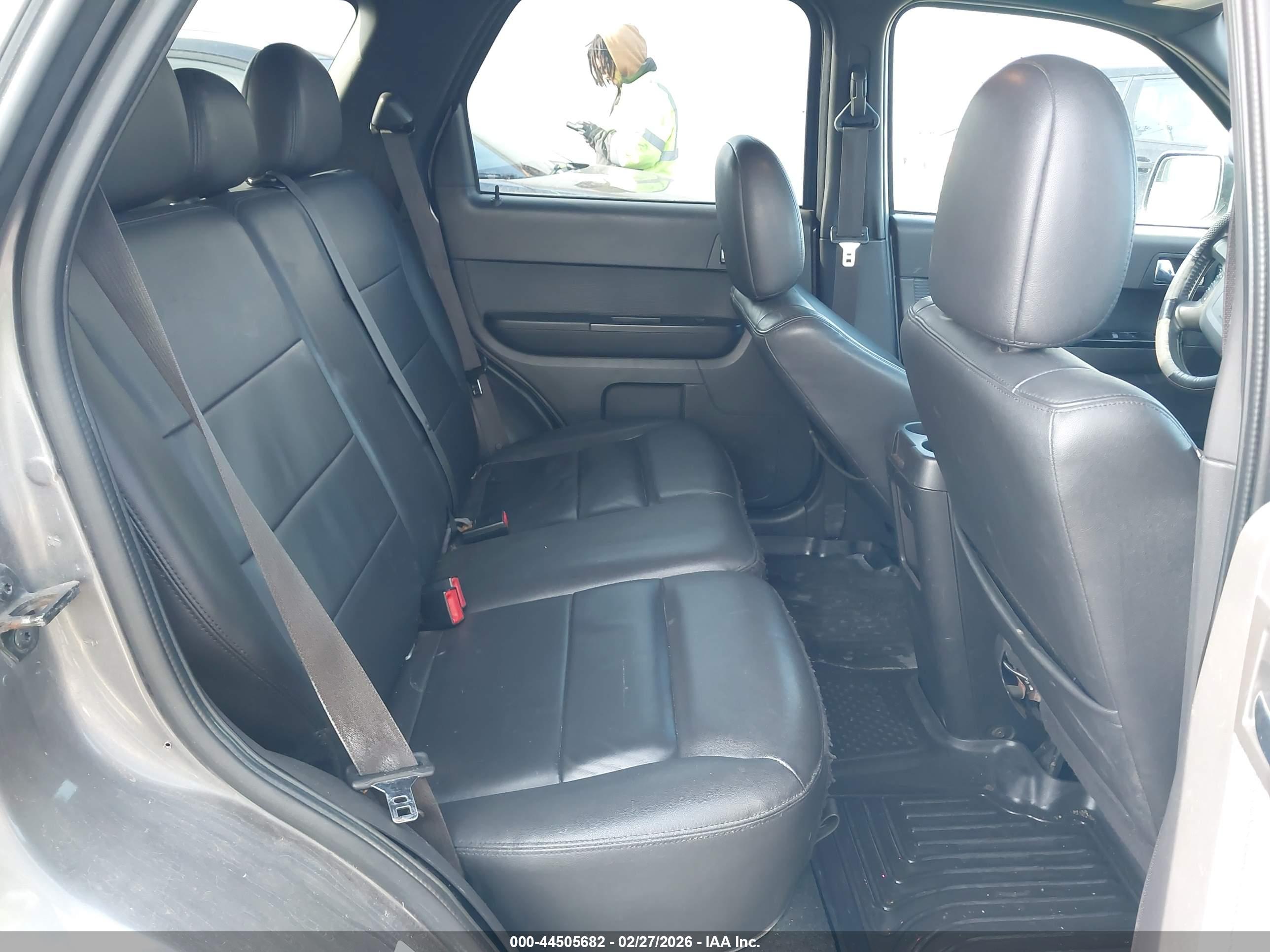 FORD ESCAPE image 8