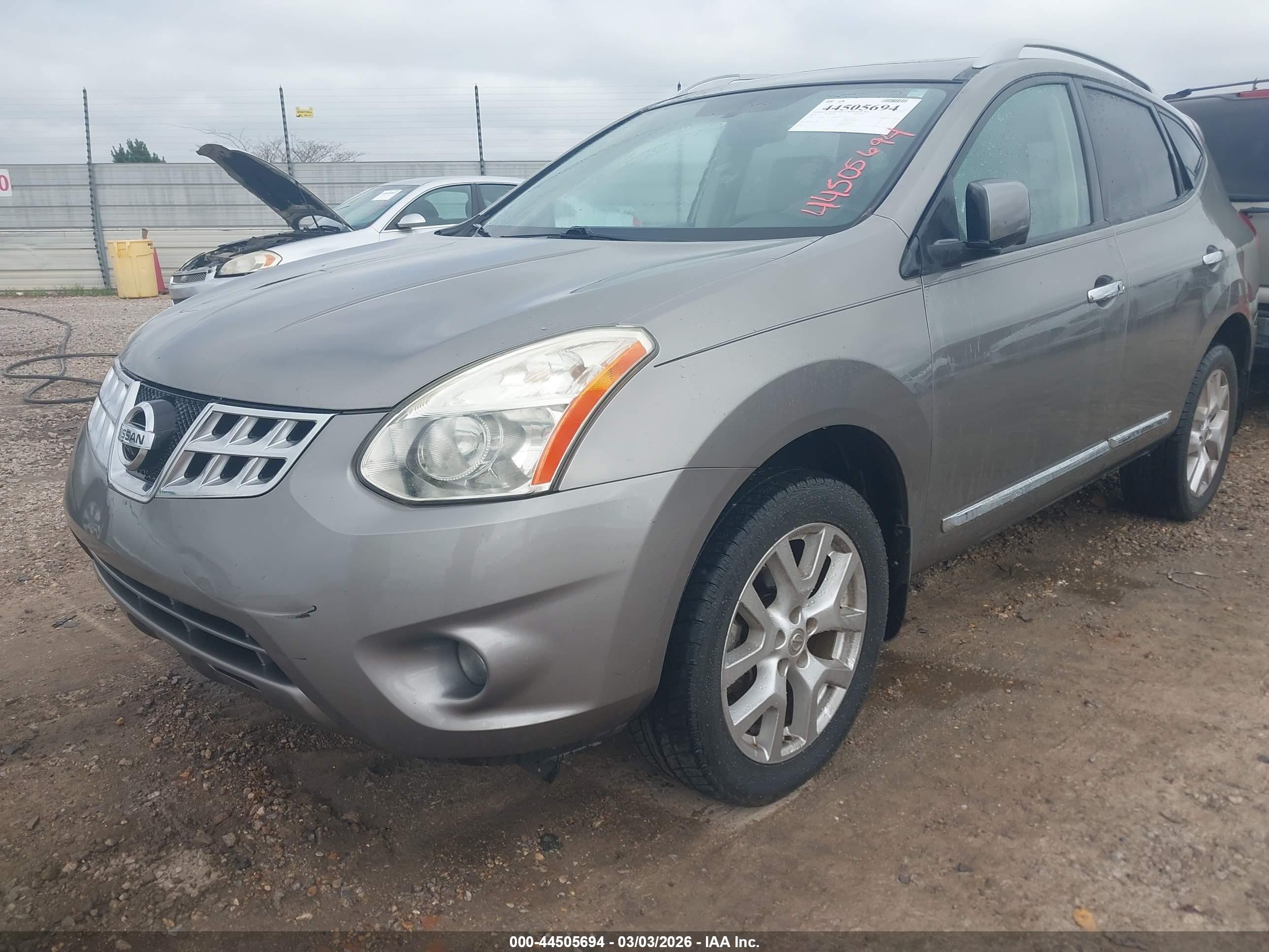 NISSAN ROGUE image 2