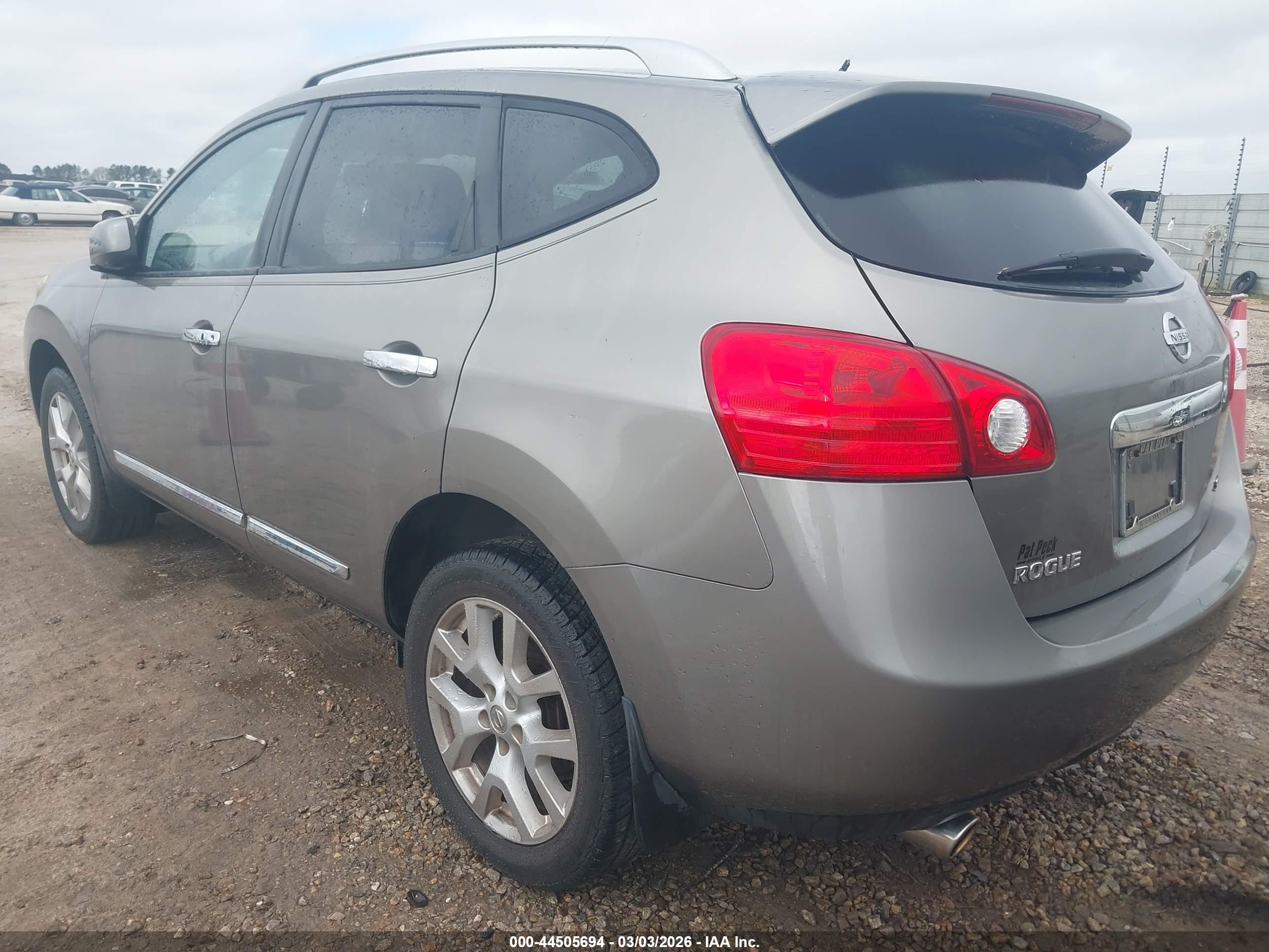 NISSAN ROGUE image 3