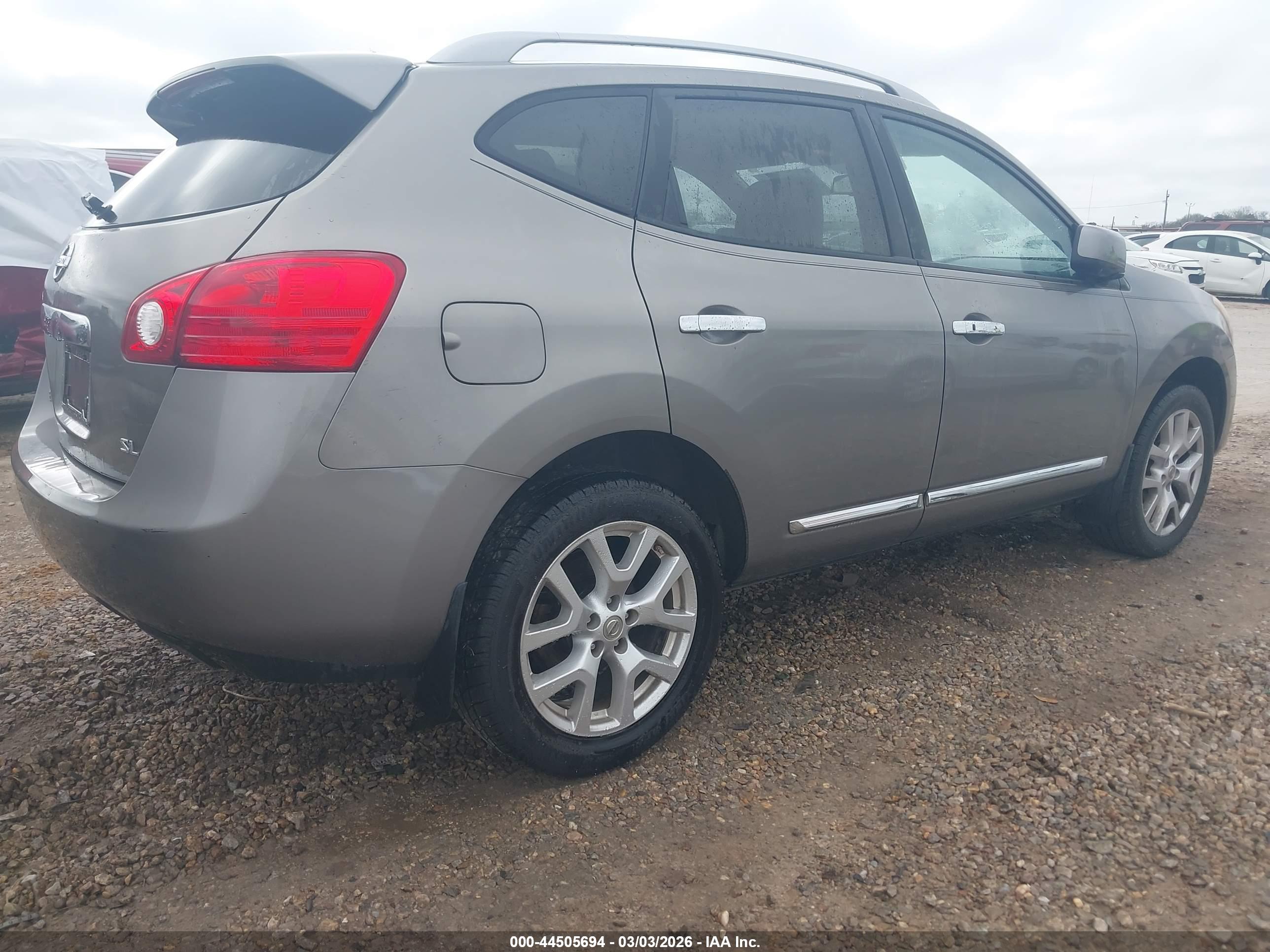 NISSAN ROGUE image 4