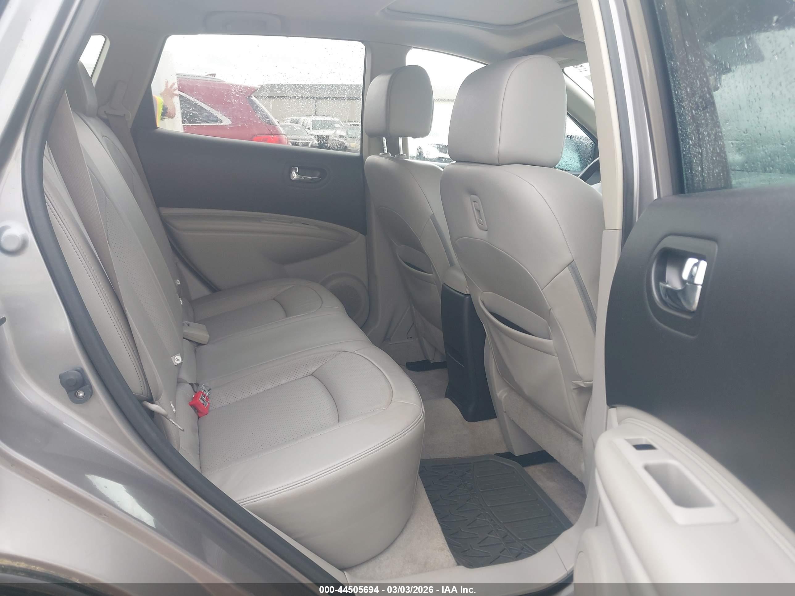 NISSAN ROGUE image 8