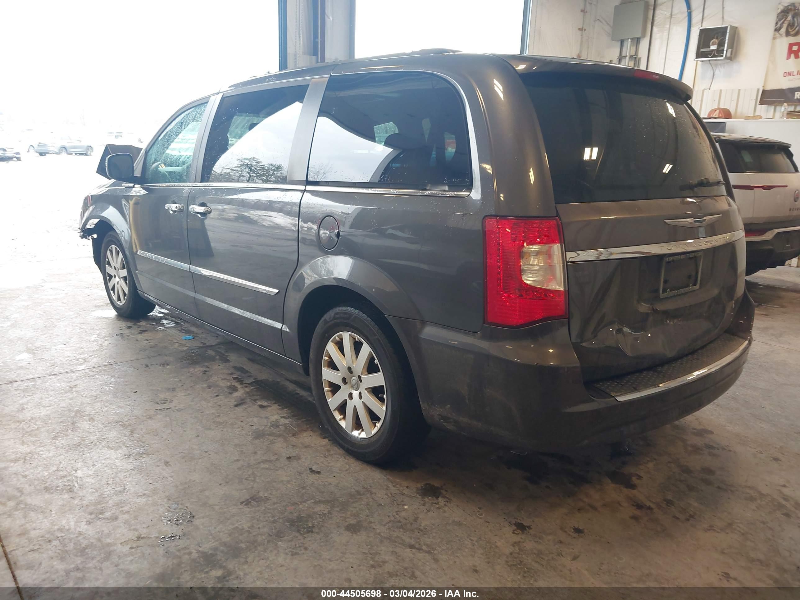 CHRYSLER TOWN image 3