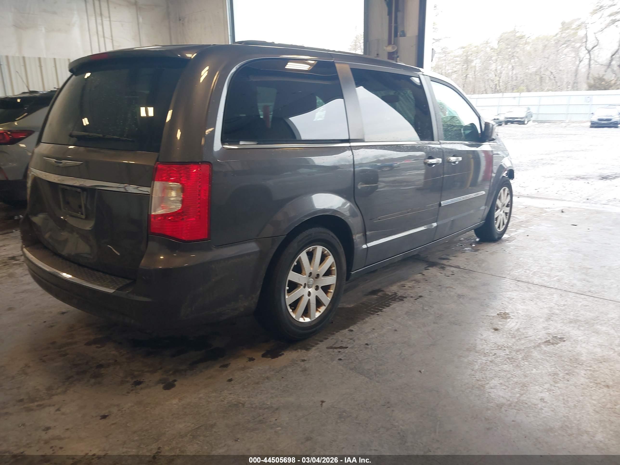 CHRYSLER TOWN image 4