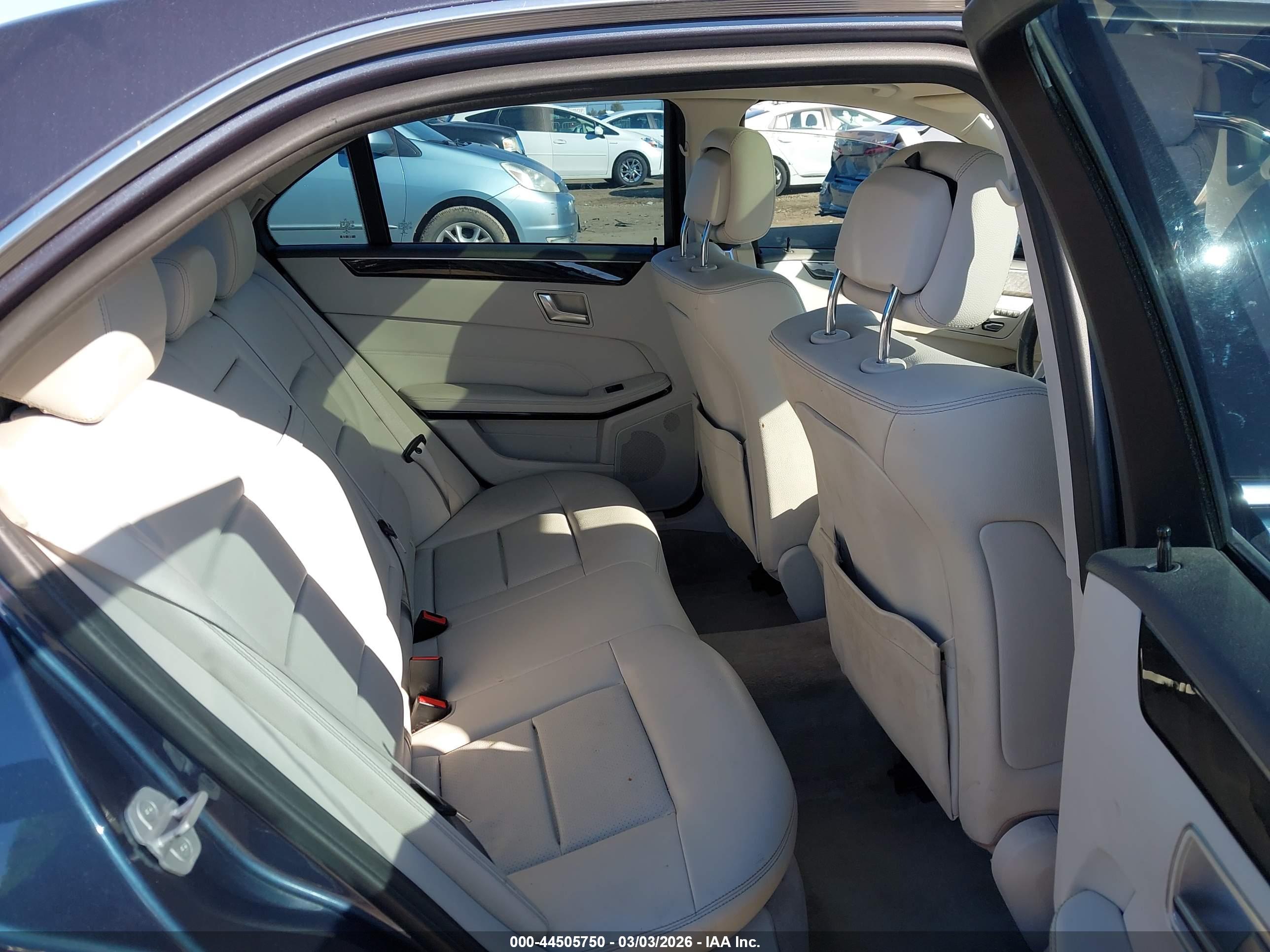 MERCEDES-BENZ E image 8