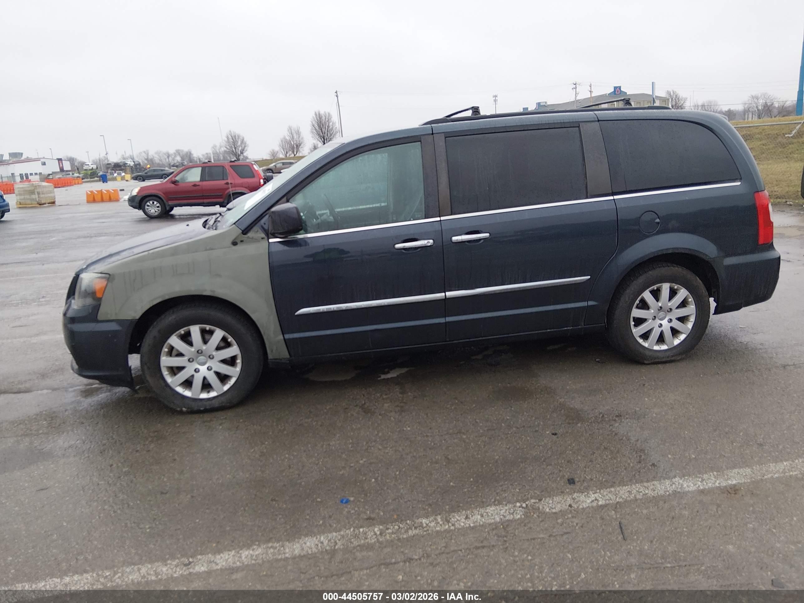 CHRYSLER TOWN image 2