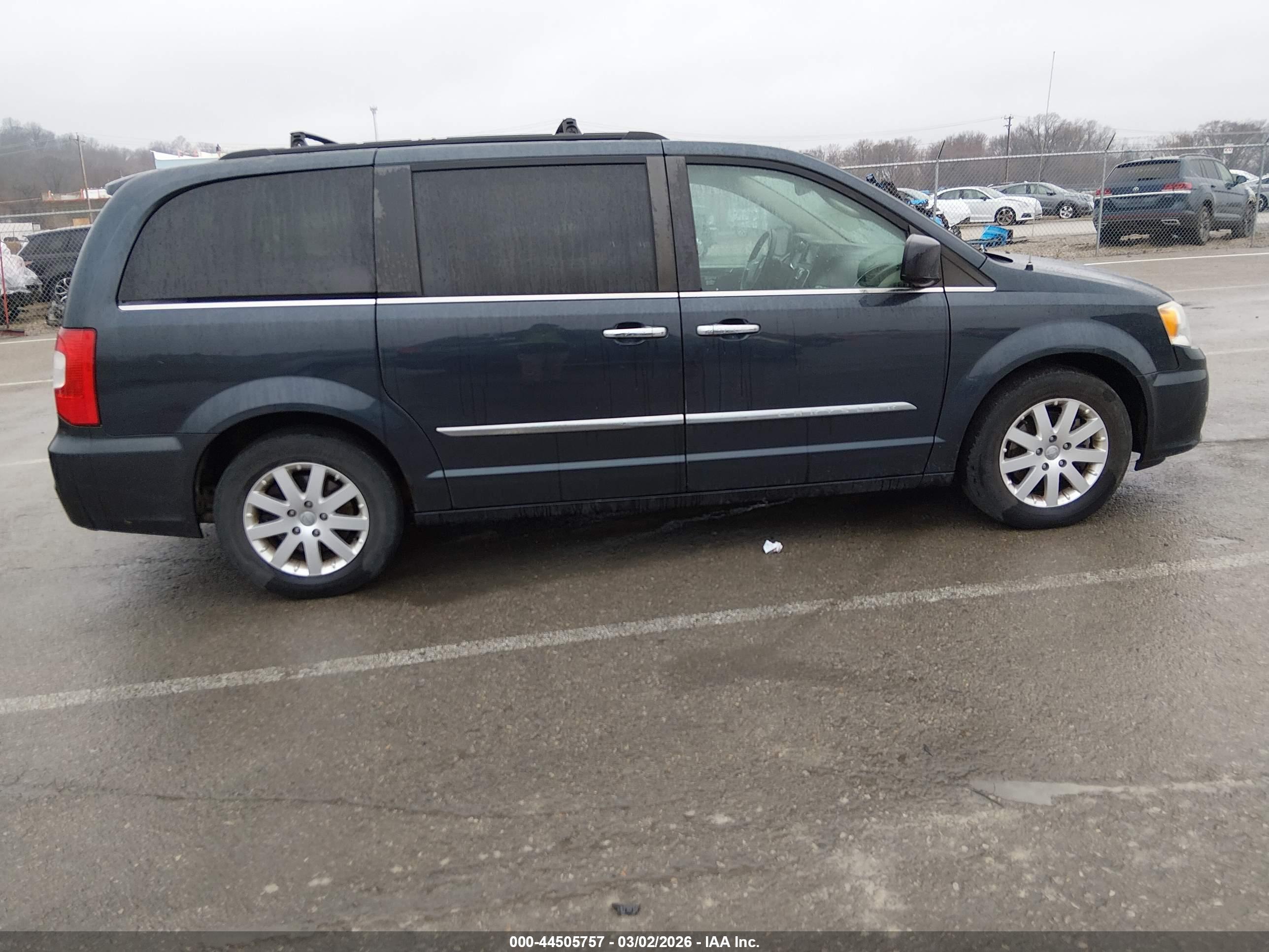 CHRYSLER TOWN image 4