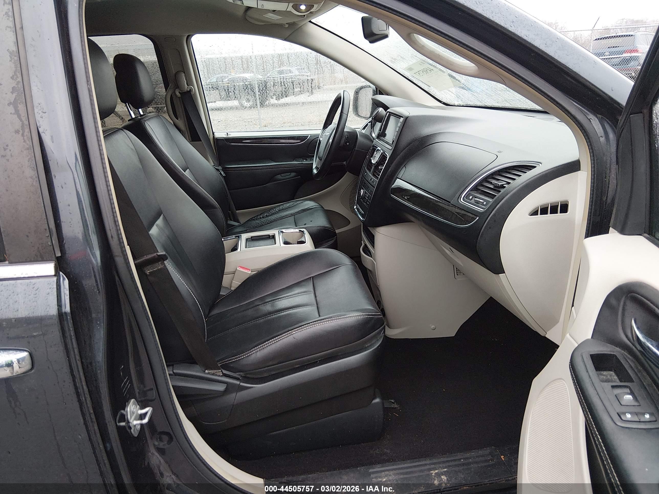 CHRYSLER TOWN image 5