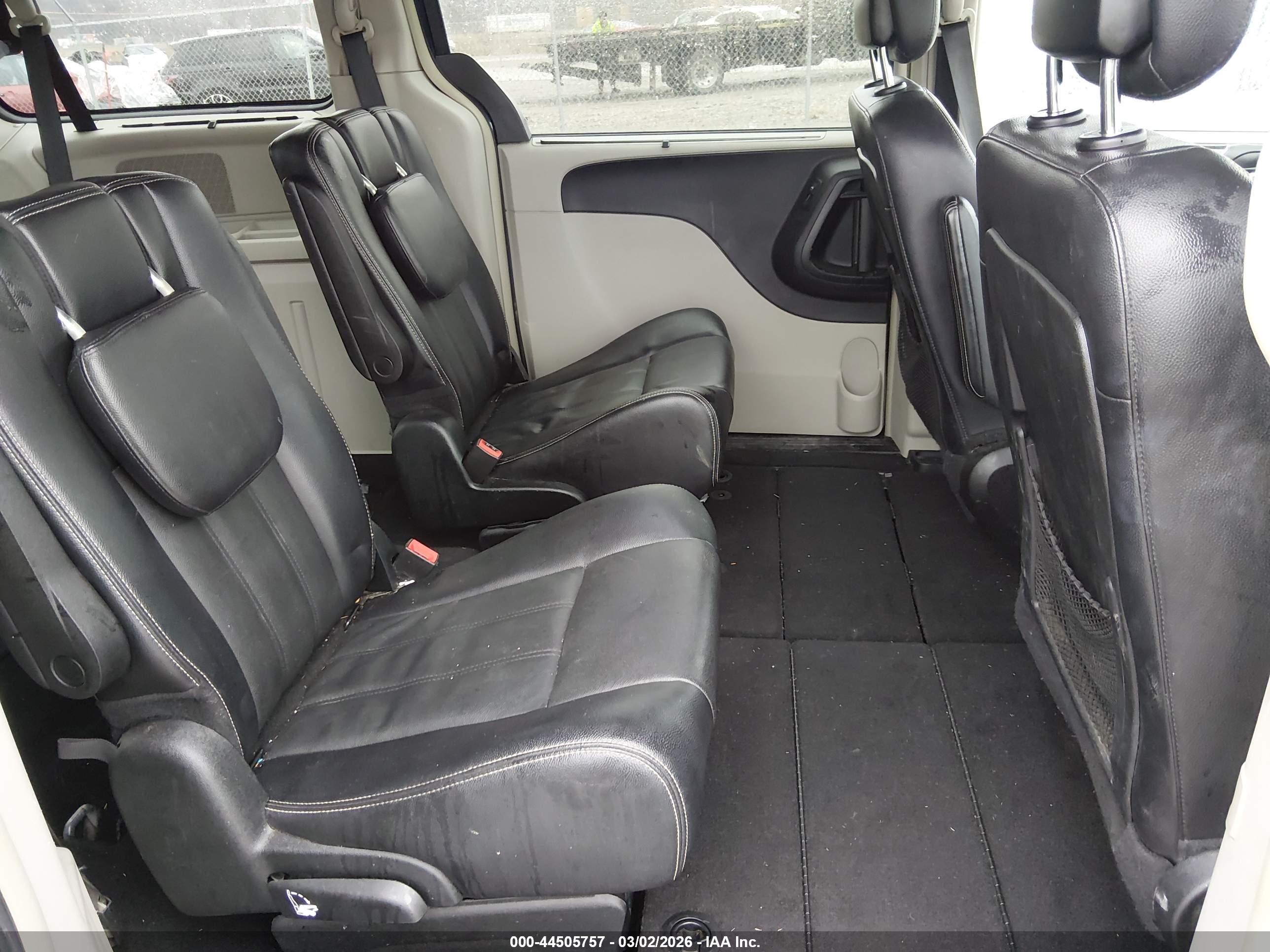CHRYSLER TOWN image 8