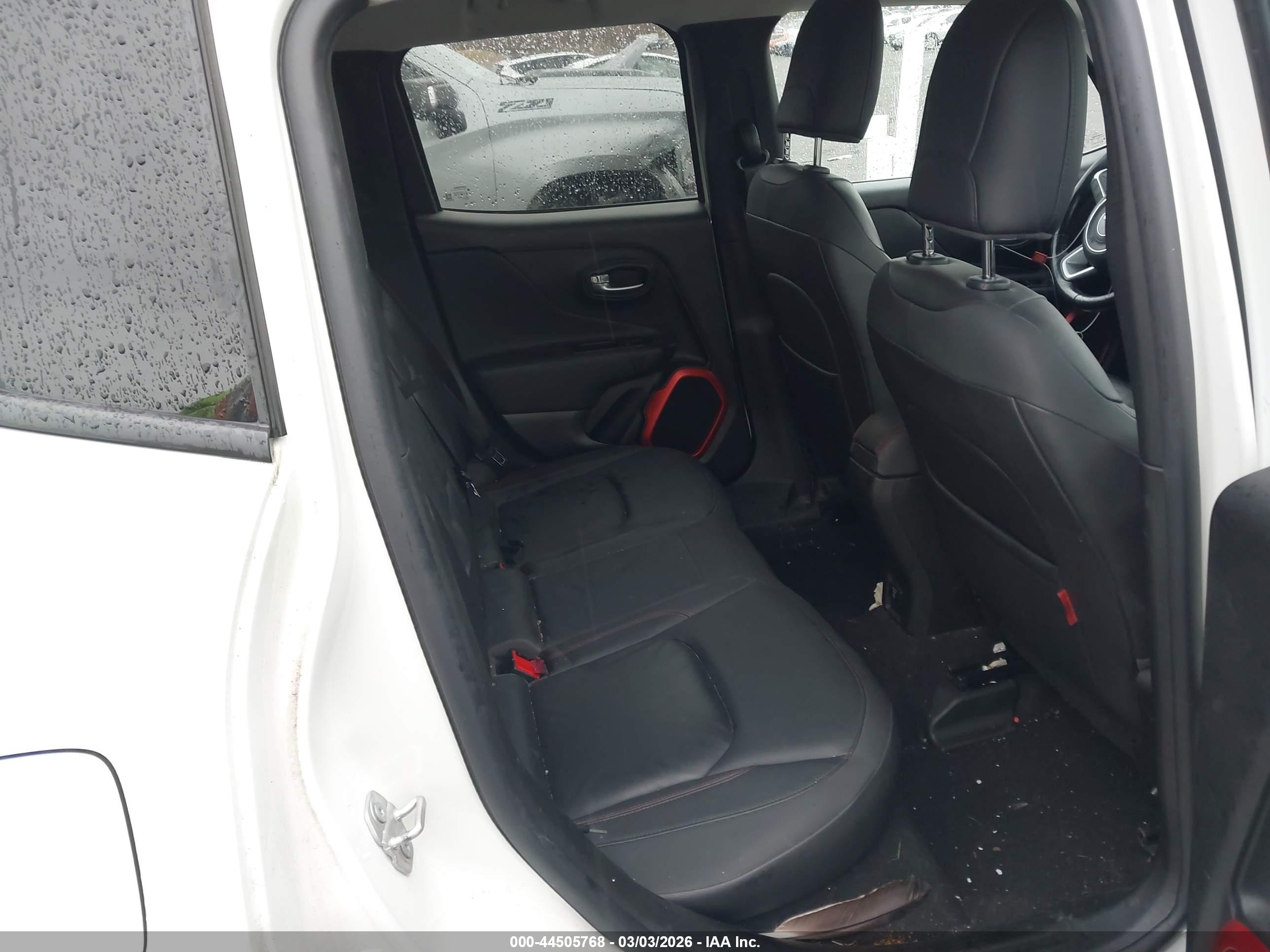 JEEP RENEGADE image 8